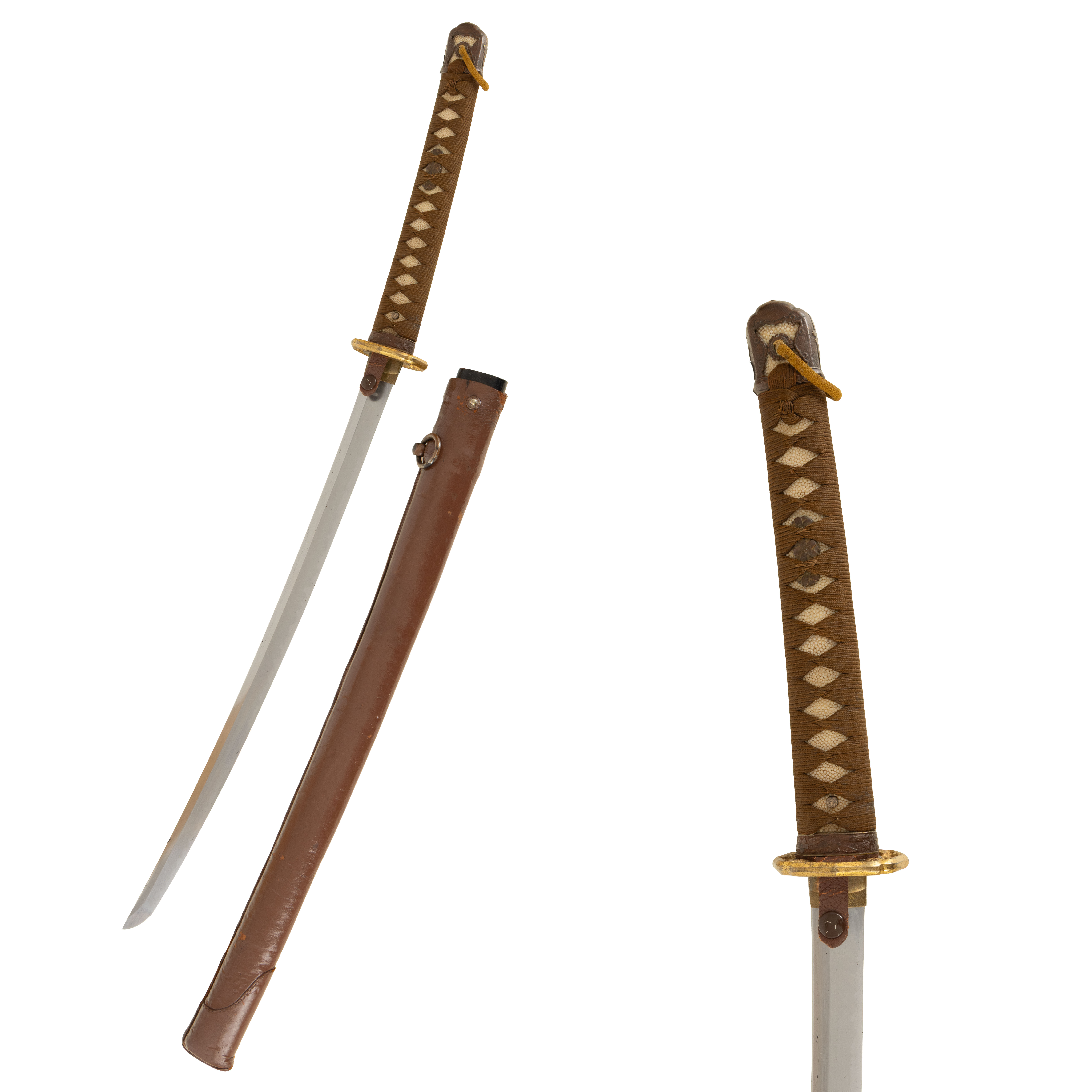 Sabie Shin Guntō, model 98, cu lamă scurtă de sec. XVI, însoțit de shirasaya, refolosită în al Doilea Război Mondial