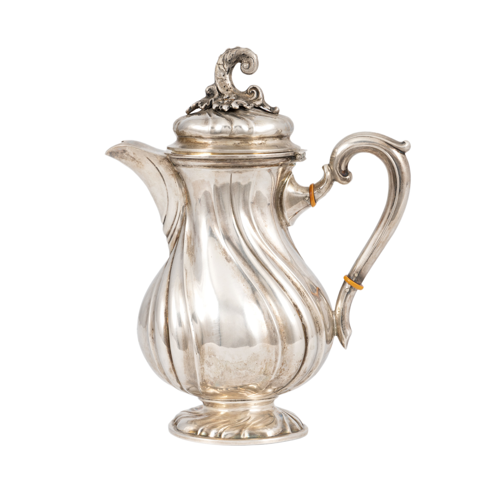 Cafetieră în manieră Rococo, din argint, sfârșitul sec. XIX