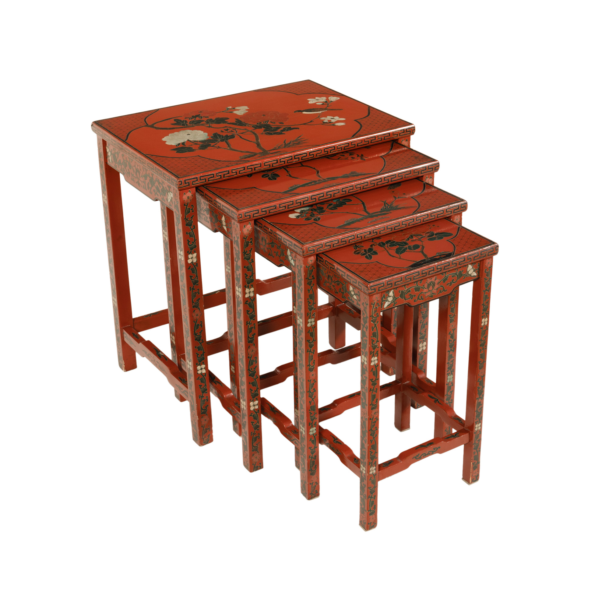Lot format de patru măsuțe, cu decor chinoiserie, mijlocul sec. XX