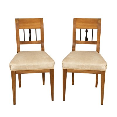 Pereche de scaune în manieră Biedermeier, din lemn de nuc, sfârșitul sec. XIX