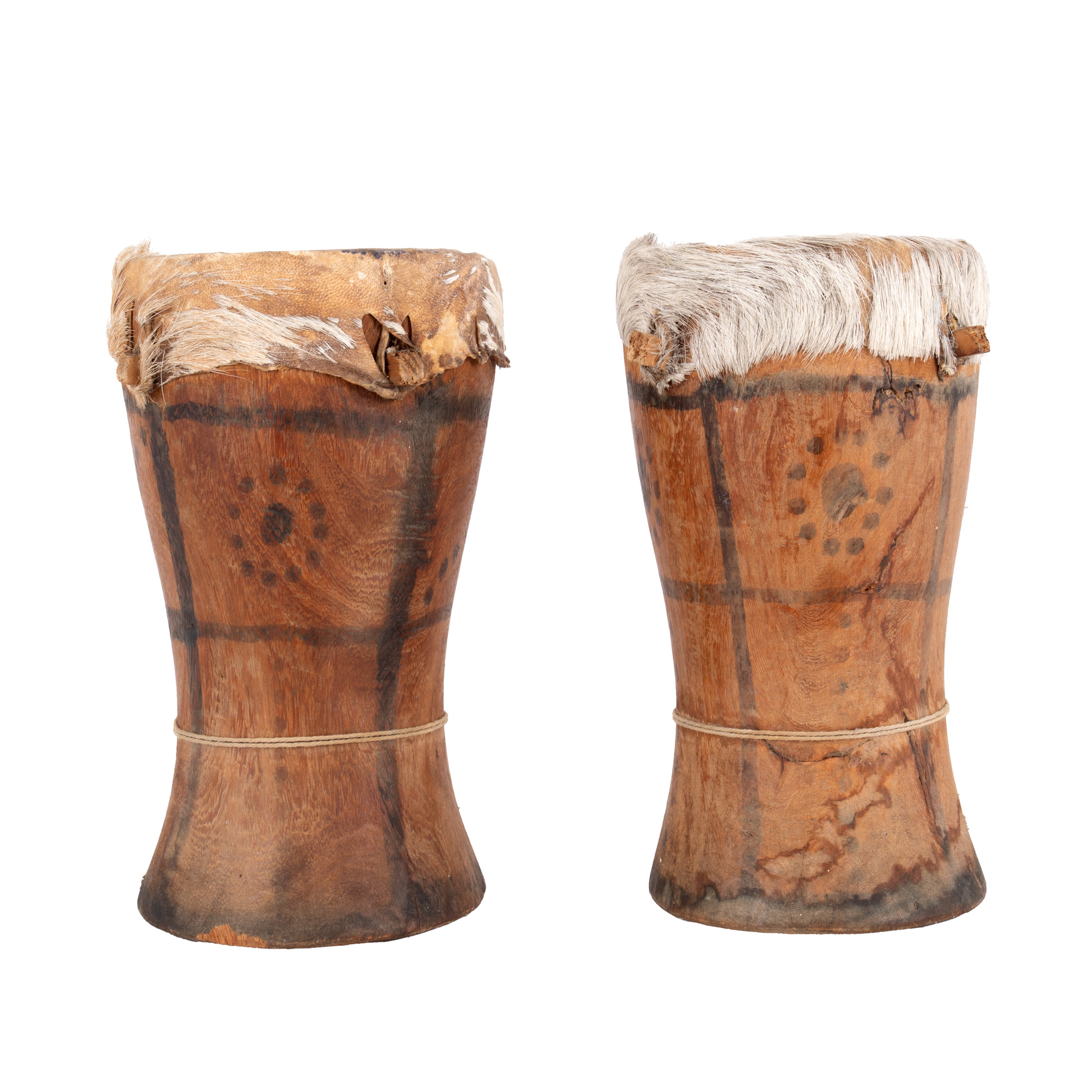”Kpanlogo” - Pereche de instrumente de percuție, miniaturale, decorate cu piele și blană