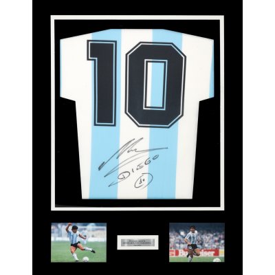 Tricou al echipei naționale a Argentinei, cu semnătura olografă a lui Diego Maradona, înrămat