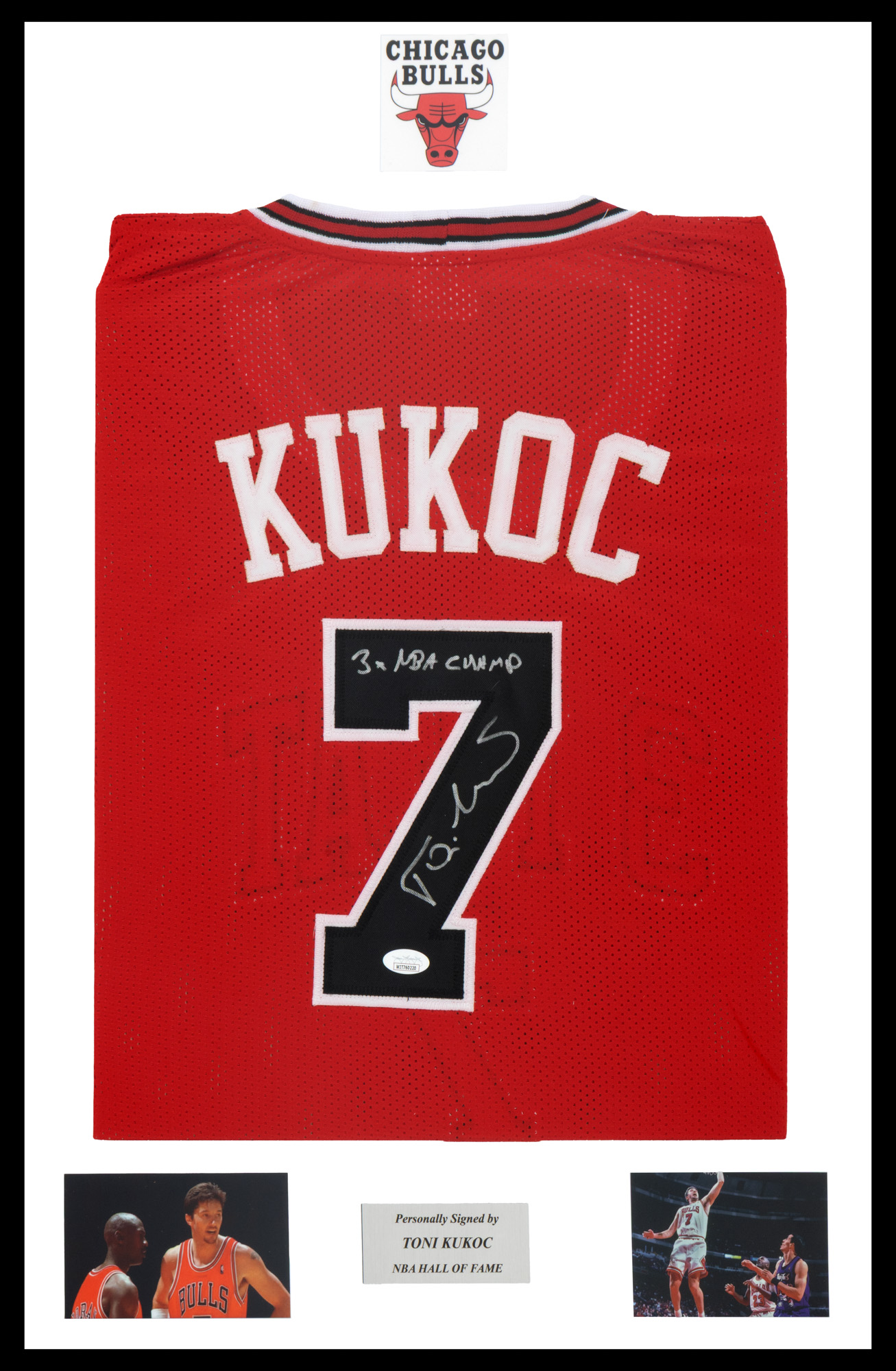Tricou Chicago Bulls, cu semnătura olografă a lui Tony Kukoc, înrămat