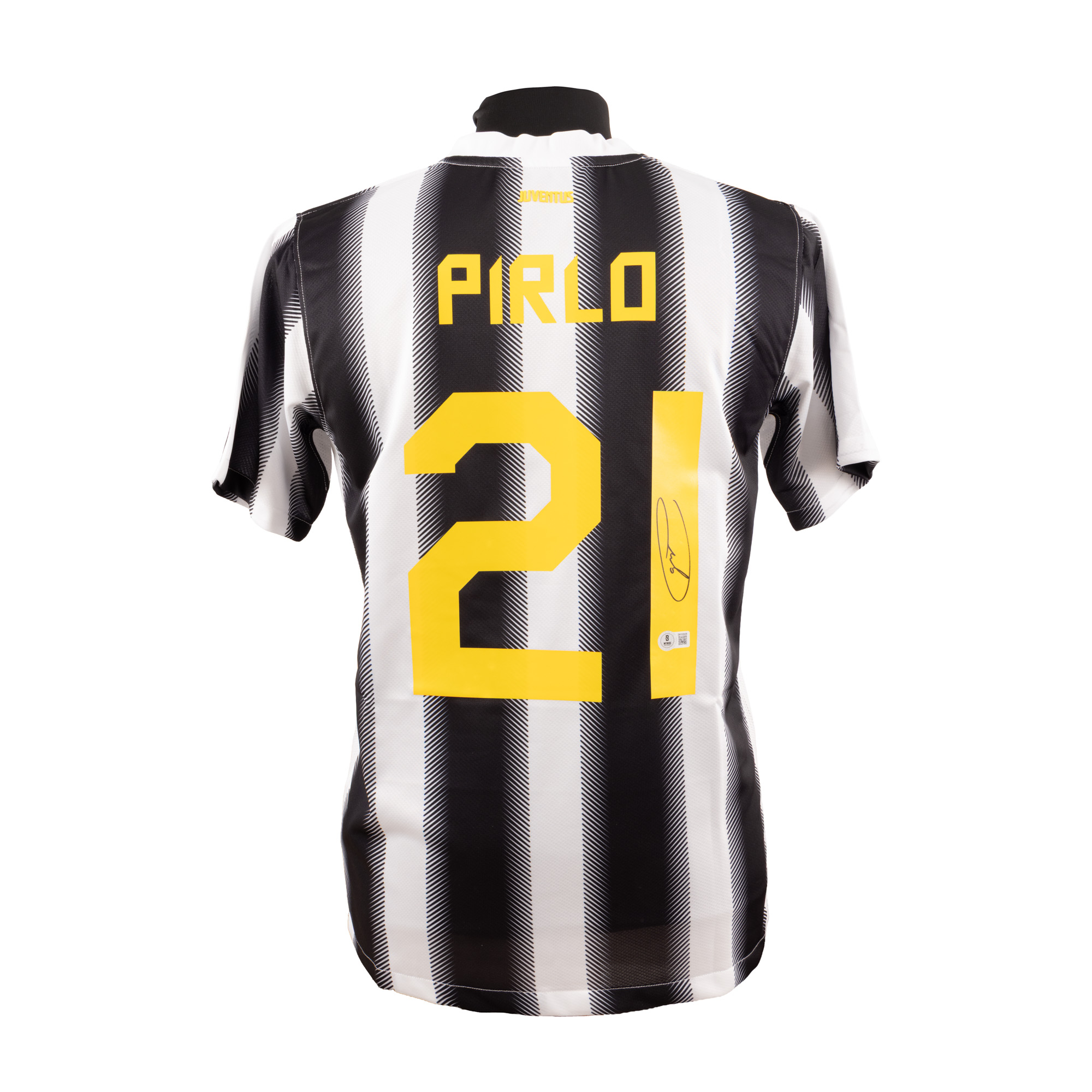 Framed Juventus T-shirt, with Andrea Pirlo's holographic signature