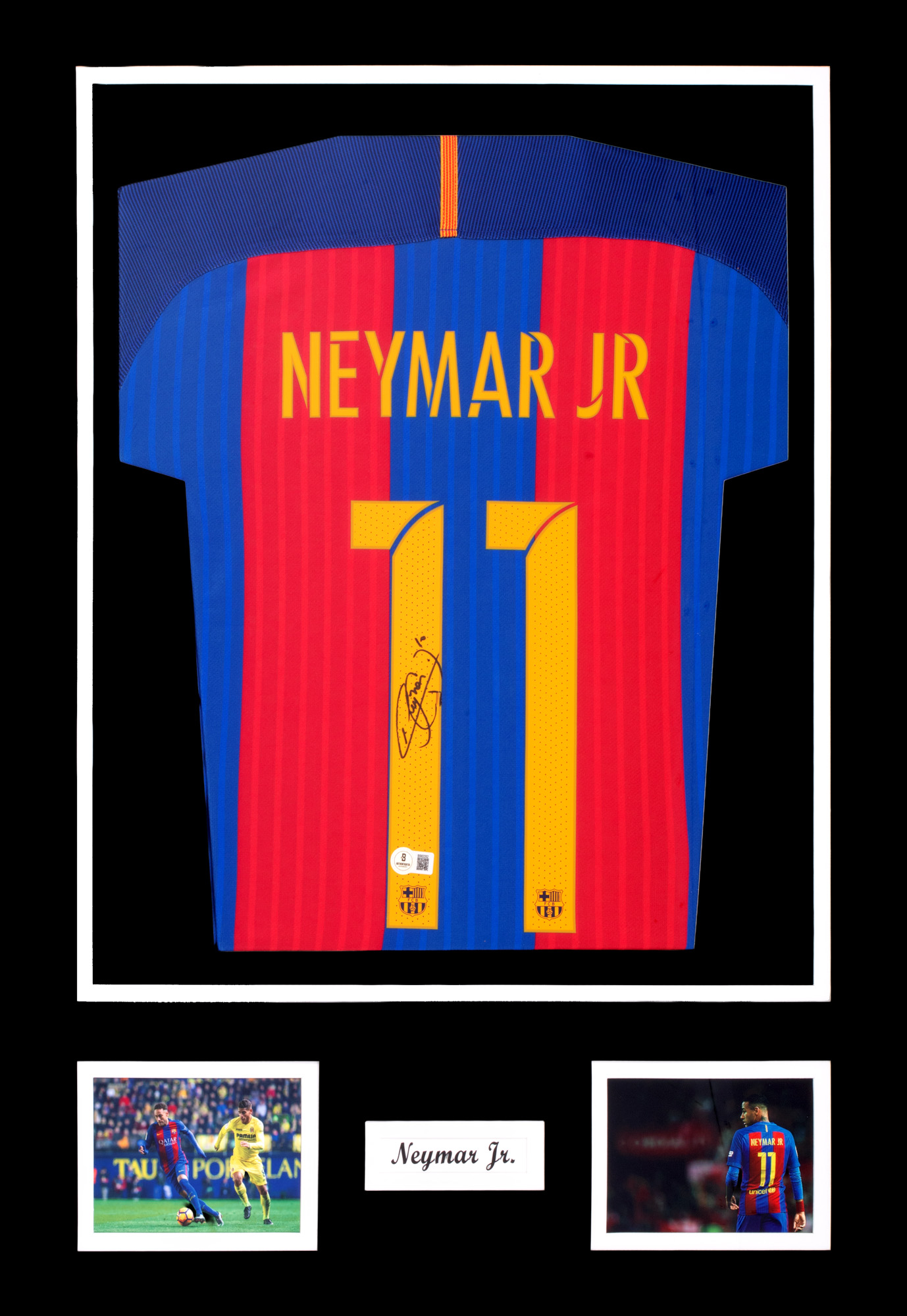 Tricou F.C. Barcelona, cu semnătura olografă a lui Neymar Jr., înrămat