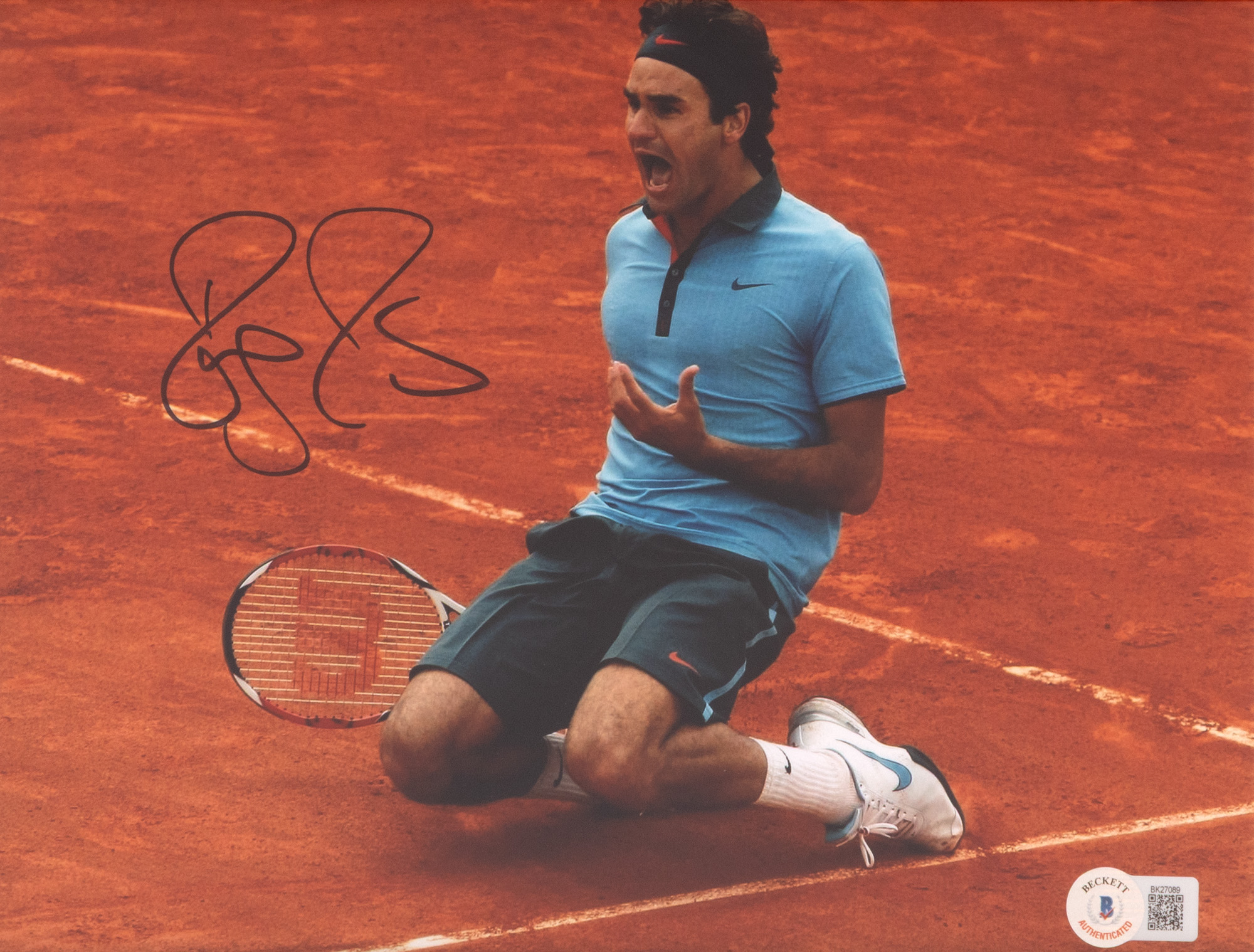 Photograph depicting Roger Federer, with his holographic signature, framed