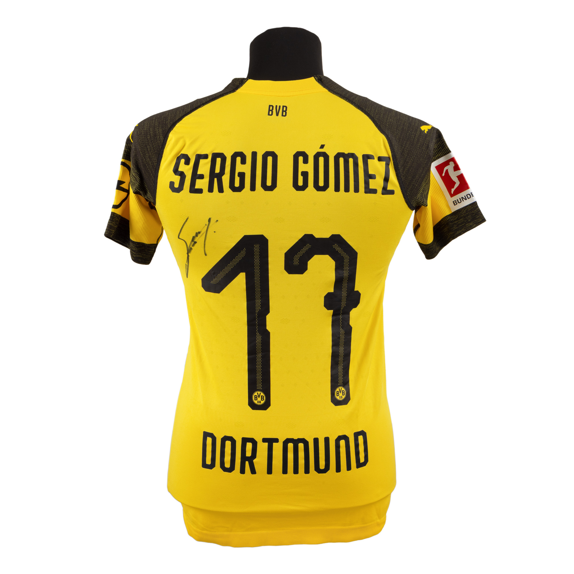 Borussia Dortmund T-Shirt, with holographic signature of Sergio Gomez