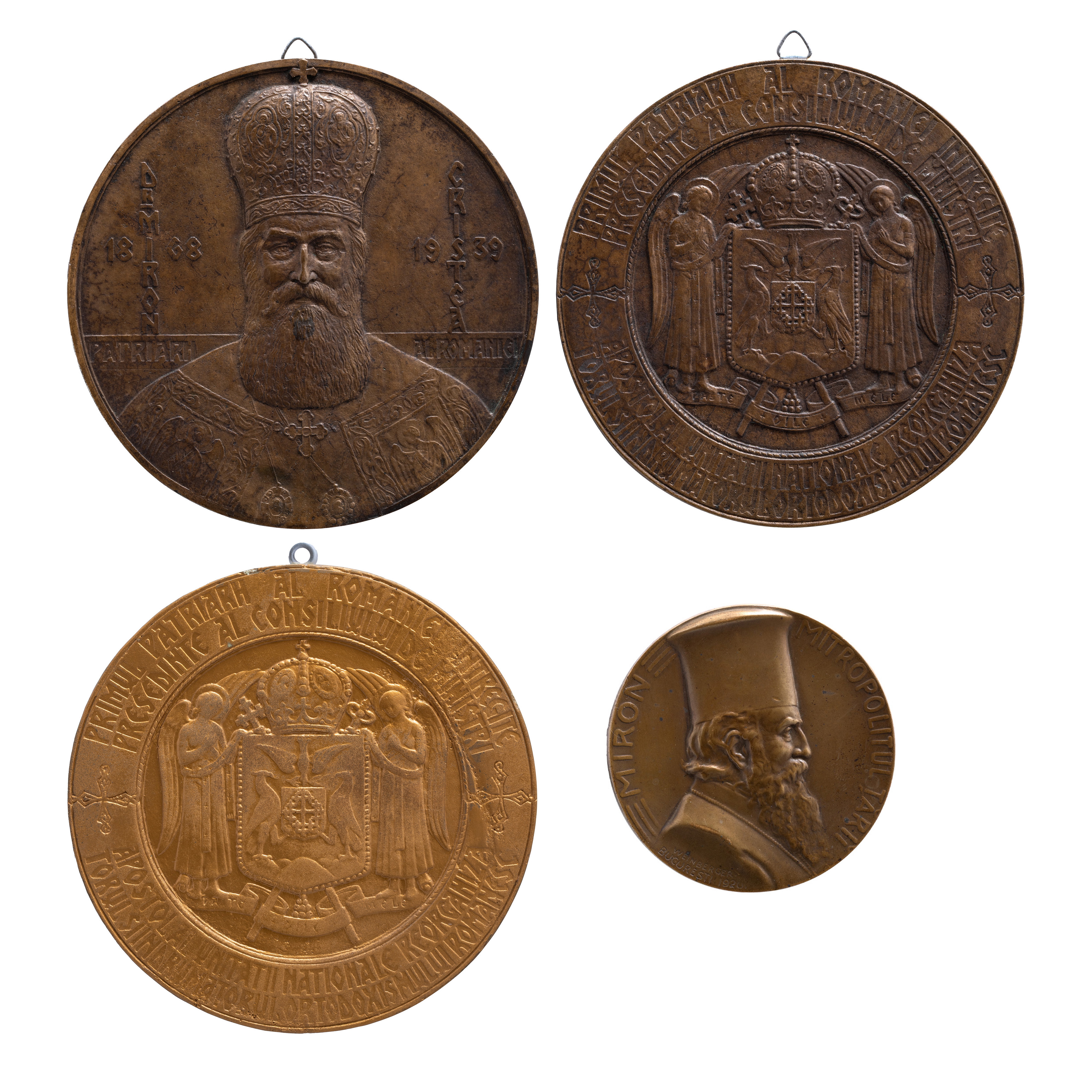 Lot format din machetă originală ”Miron Cristea, Patriarh al României, 1868 - 1939”, gravor Emil Wilhelm Becker, cca. 1939, avers, exemplar unic, două machete originale din bronz și gips ”Primul patriarh al României întregite, Președinte al Consiliului de Miniștri, apostol al unității naționale, reorganizatorul și îndrumătorul ortodoxismului românesc”, gravor Emil Wilhelm Becker, cca. 1939, exemplare unice și medalie ”Miron, mitropolitul țării”, gravor Anton Weinberger, 1920