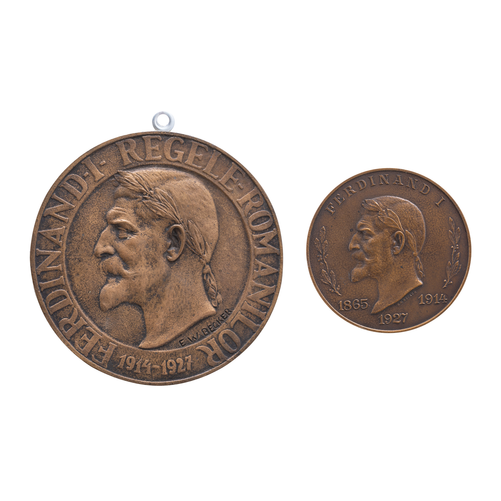 Lot format din plachetă ”Ferdinand I, Regele Românilor”, gravor Emil Wilhelm Becker, cca. 1927, și medalie ”Ferdinand I”, gravor Emil Wilhelm Becker, cca. 1927