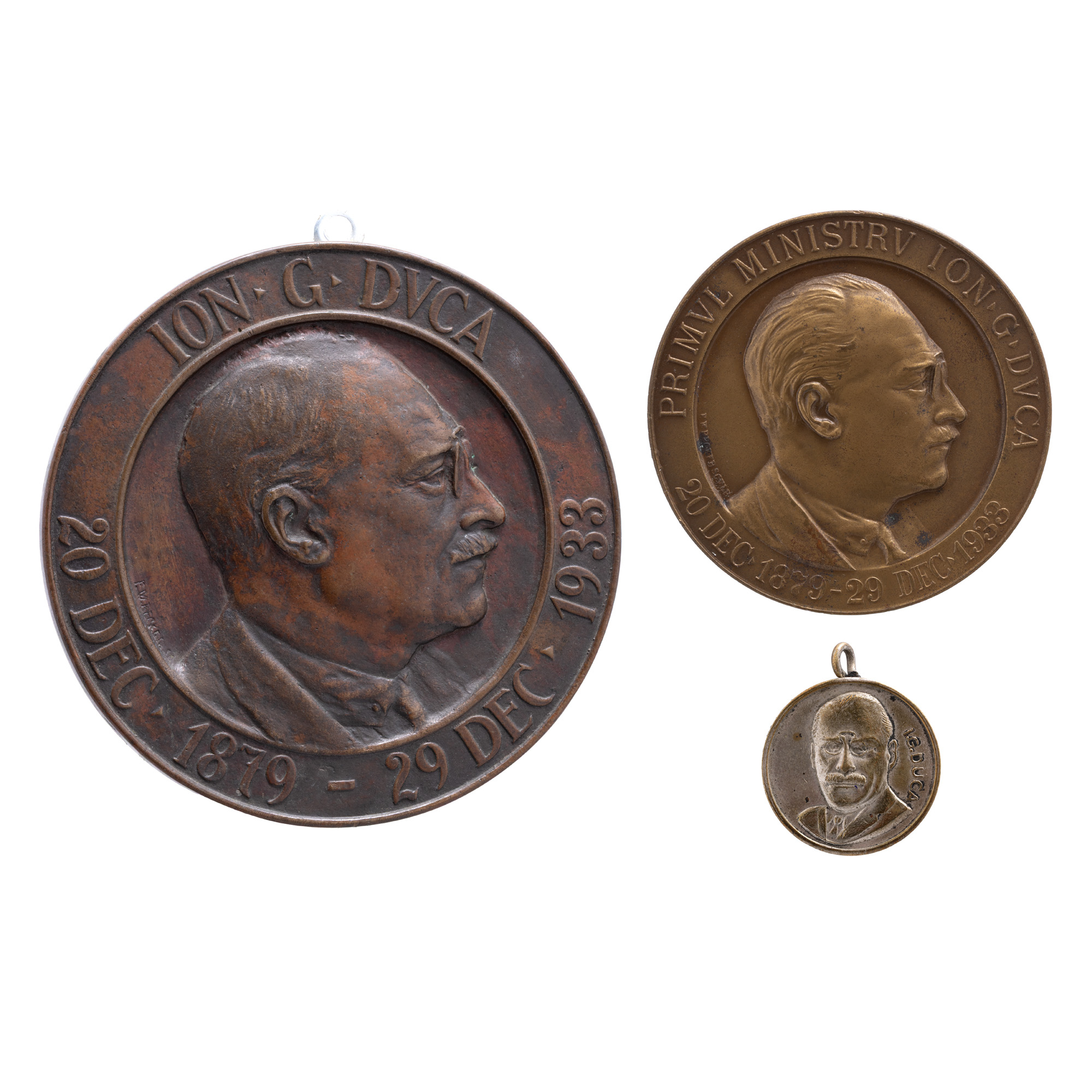 Lot format din machetă originală ”Ion Gh. Duca, 20 decembrie 1879 - 29 decembrie 1933”, gravor Emil Wilhelm Becker, cca. 1940, avers, exemplar unic, medalion ”I. G. Duca, Sinaia 1933”, cca. 1940 și medalie ”Primul Ministru Ion G. Duca, 20 decembrie 1878 - 29 decembrie 1933”, gravor Emil Wilhelm Becker, cca. 1940