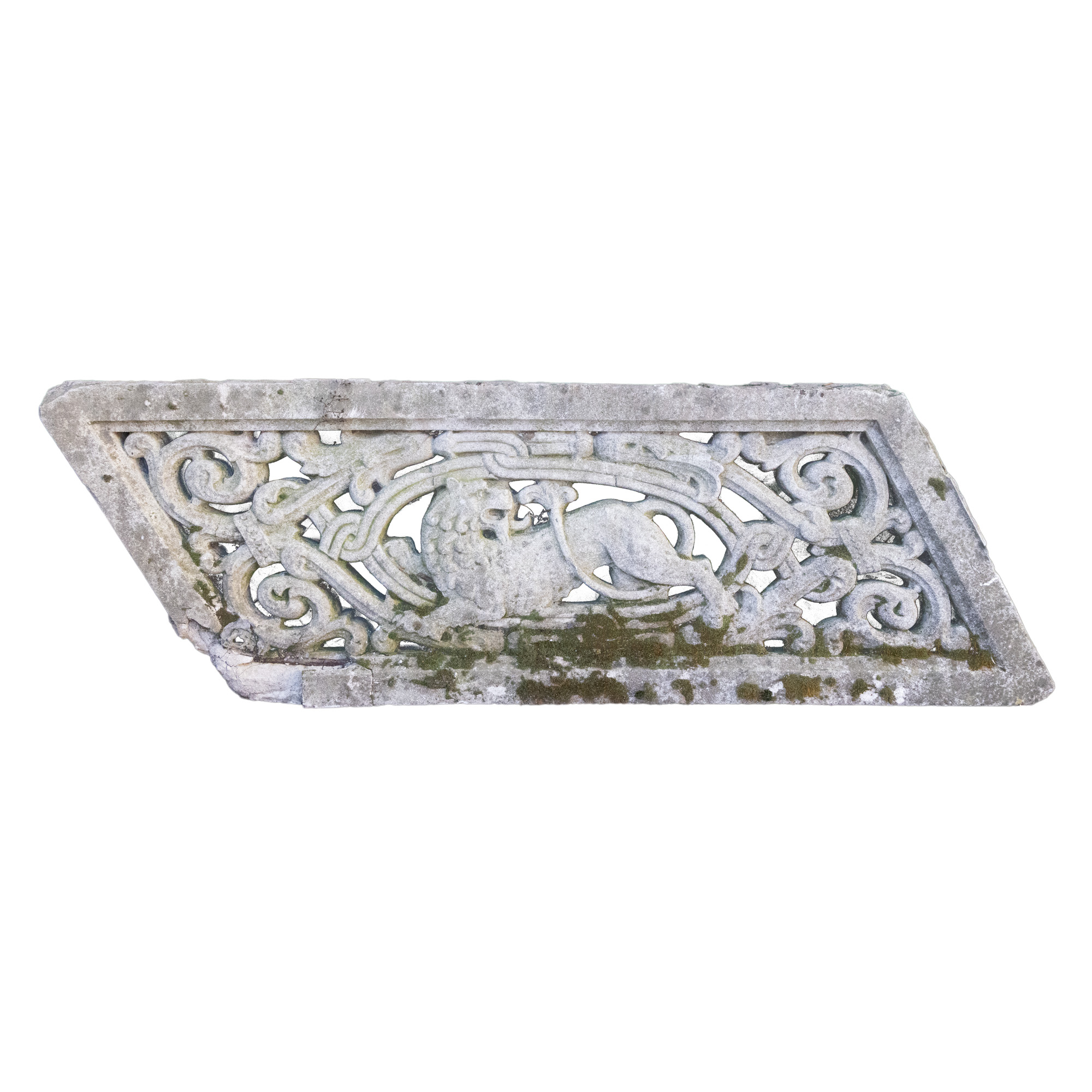 Panou decorativ ornamentat cu reprezentări de lei integrați într-un decor vegetal stilizat, ce decorau fațada cerdacului casei artistului 