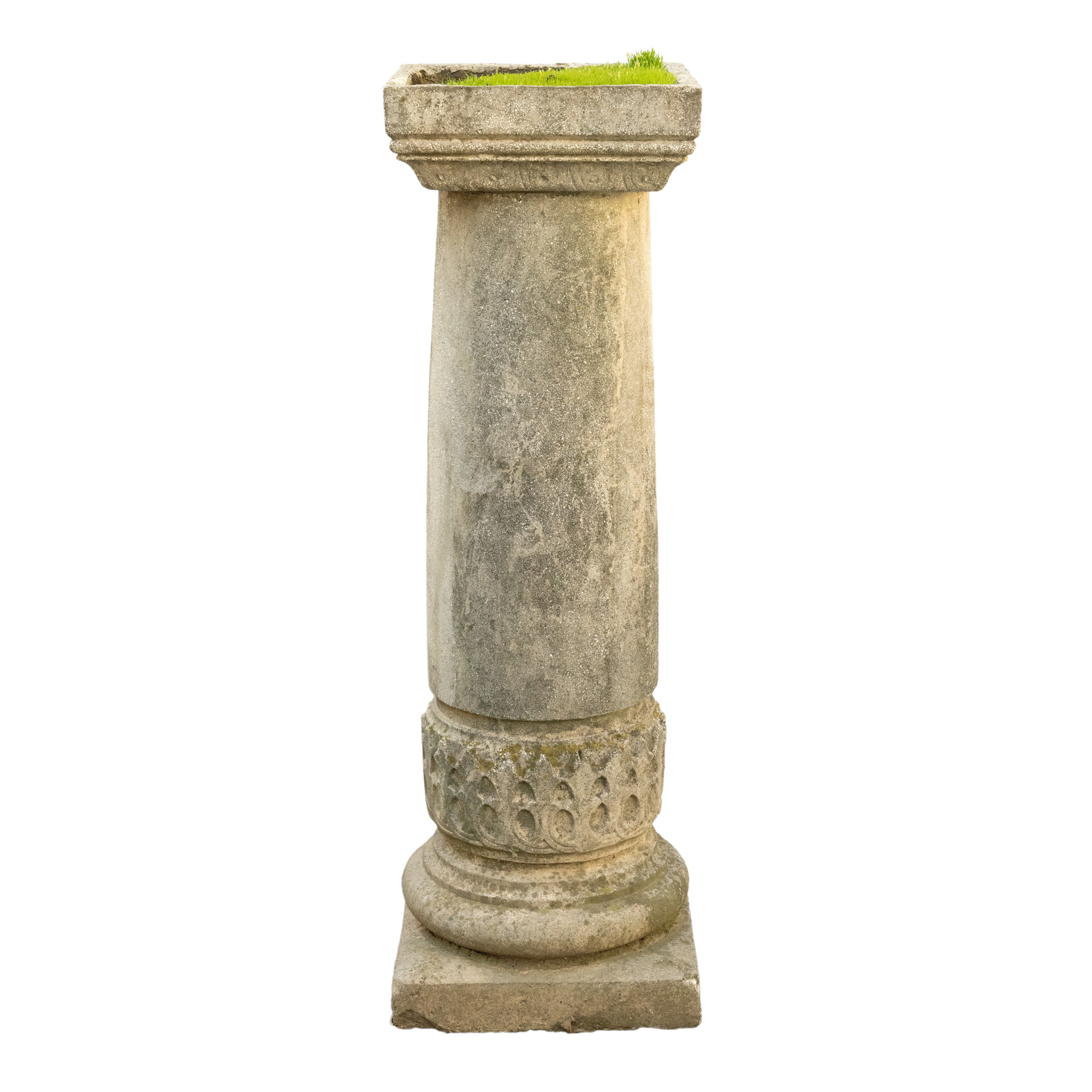 Coloană în stil Neo-Românesc, decorată cu motive vegetale