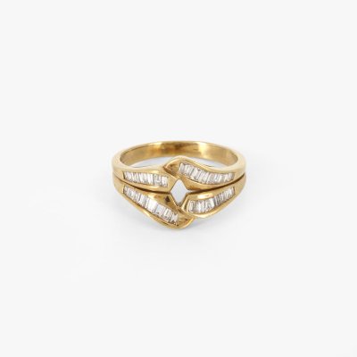 Braided gold ring, decorated with diamonds