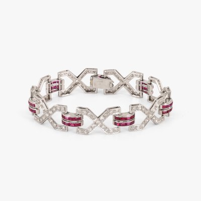 Art Deco style bracelet, made of platinum, decorated with diamonds