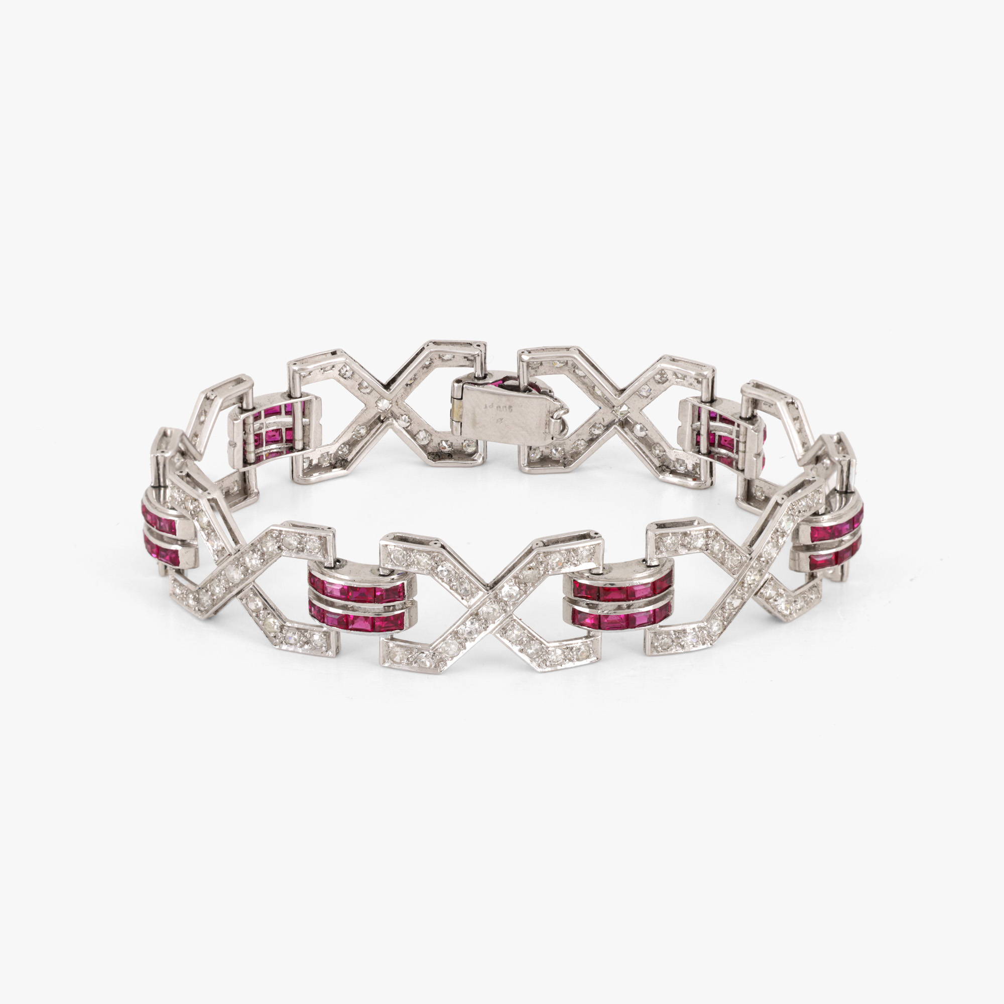 Art Deco style bracelet, made of platinum, decorated with diamonds