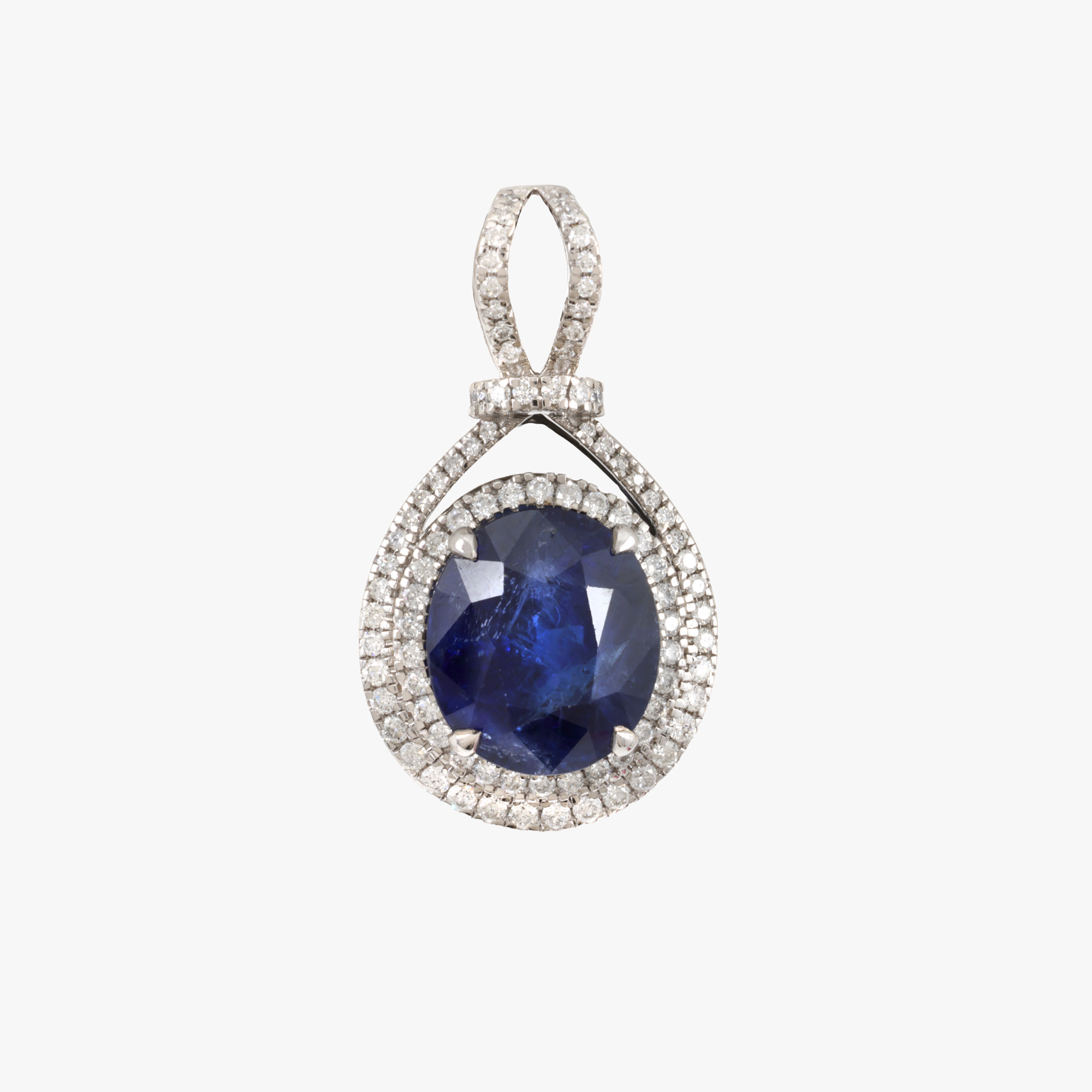 Pandantiv din aur alb, decorat  cu un safir central, anturat de diamante, însoțit de certificat gemologic HRD Antwerp