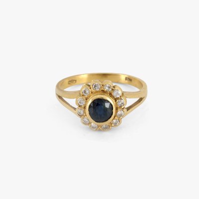 Gold ring, decorated with a sapphire and diamonds, comes from the collection of Gabriela Drâmbă, the former wife of Emperor Bokassa I.