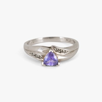 Platinum ring, decorated with a tanzanite and diamonds, from the collection of Gabriela Drâmbă, the former wife of Emperor Bokassa I