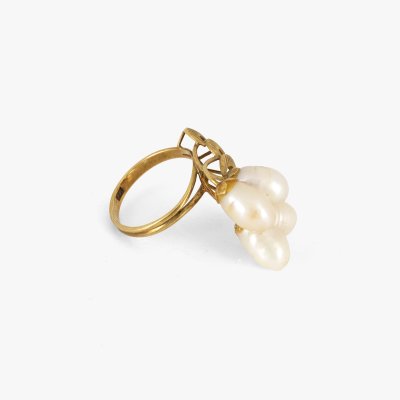 Gold ring, decorated with pearls, from the collection of Gabriela Drâmbă, former wife of Emperor Bokassa I
