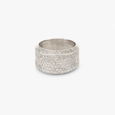 White gold ring, paved with diamonds, accompanied by an additional gemological certificate