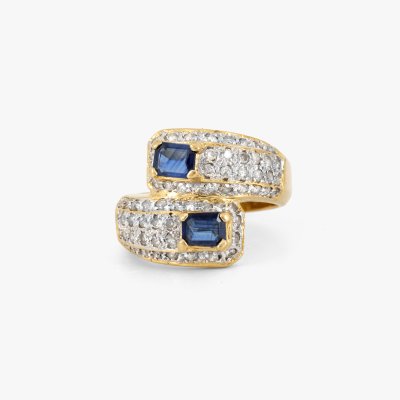 Gold ring, decorated with sapphires and diamonds