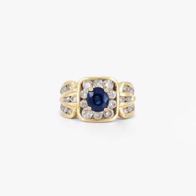 Gold ring, decorated with sapphire and diamonds