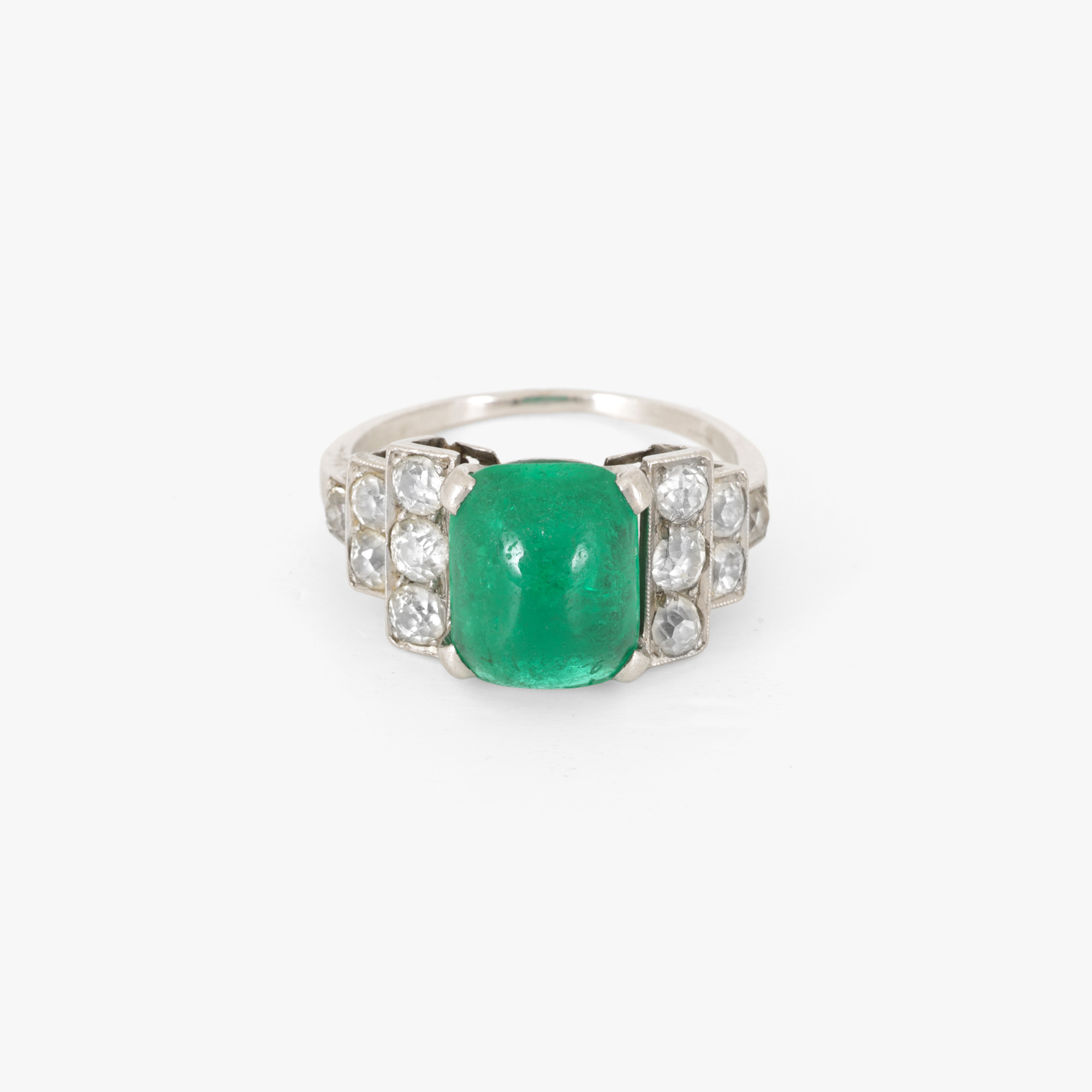 Art Deco platinum ring, decorated with a superb emerald and adjoining diamonds, cca. 1930