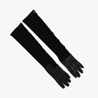 Pair of Chanel gloves, made of wool and leather