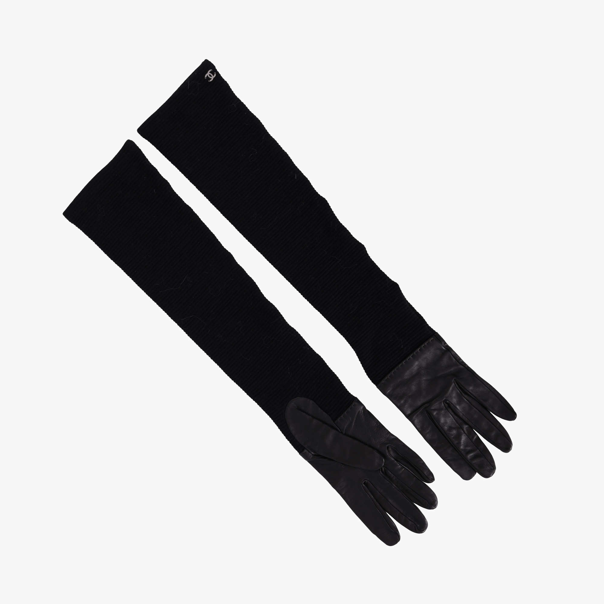 Pair of Chanel gloves, made of wool and leather