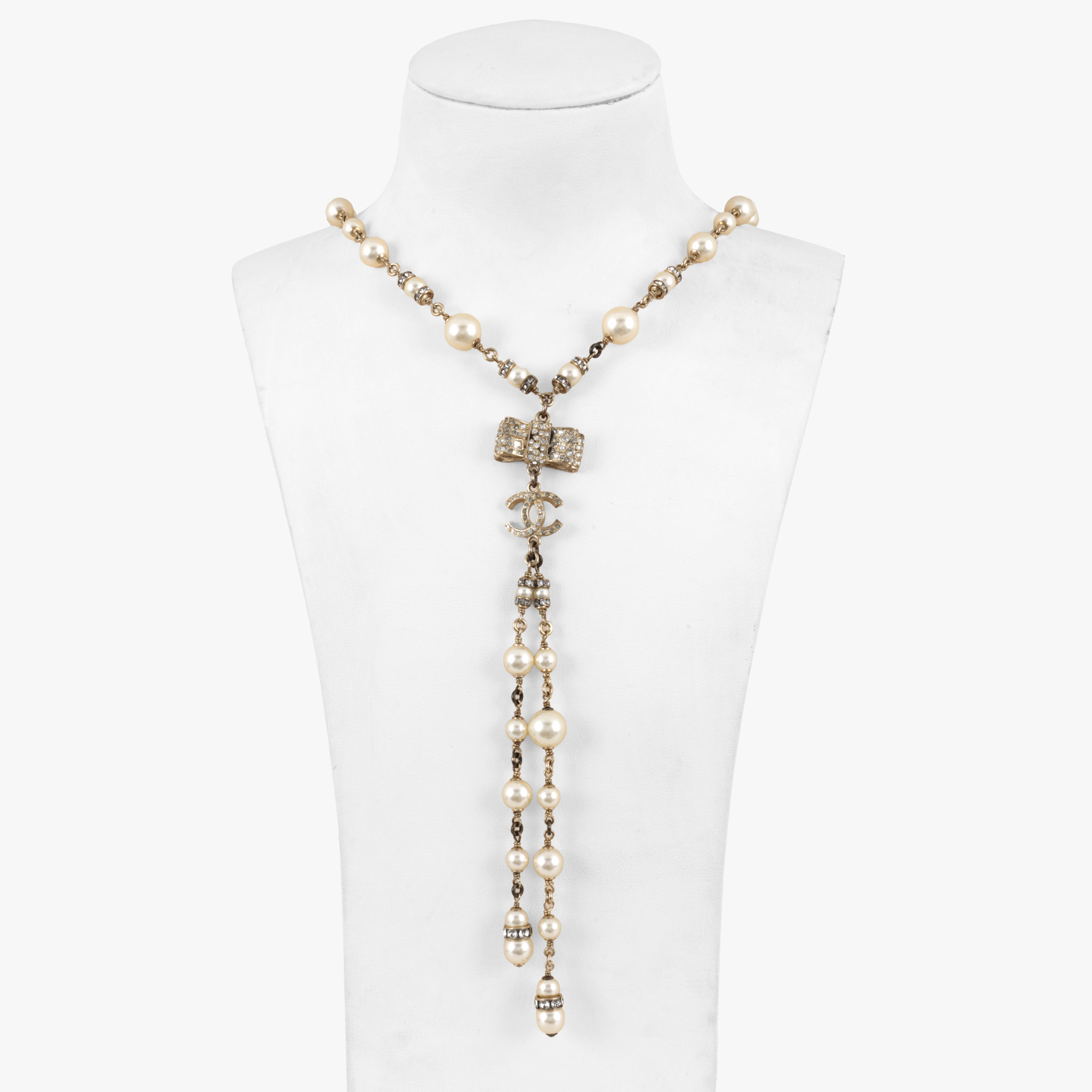 Colier Chanel, decorat cu perle