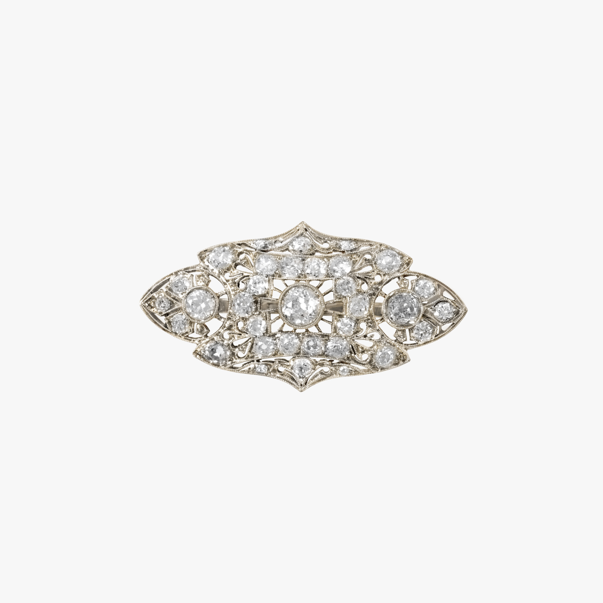 Art Deco brooch in white gold, paved with diamonds, accompanied by additional gemological certificate
