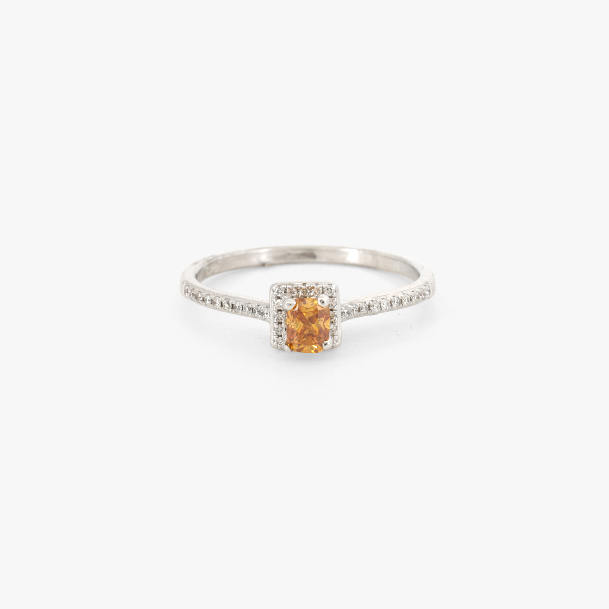 White gold ring, decorated with a fancy orange diamond and diamond entourage, accompanied by an additional gemological certificate