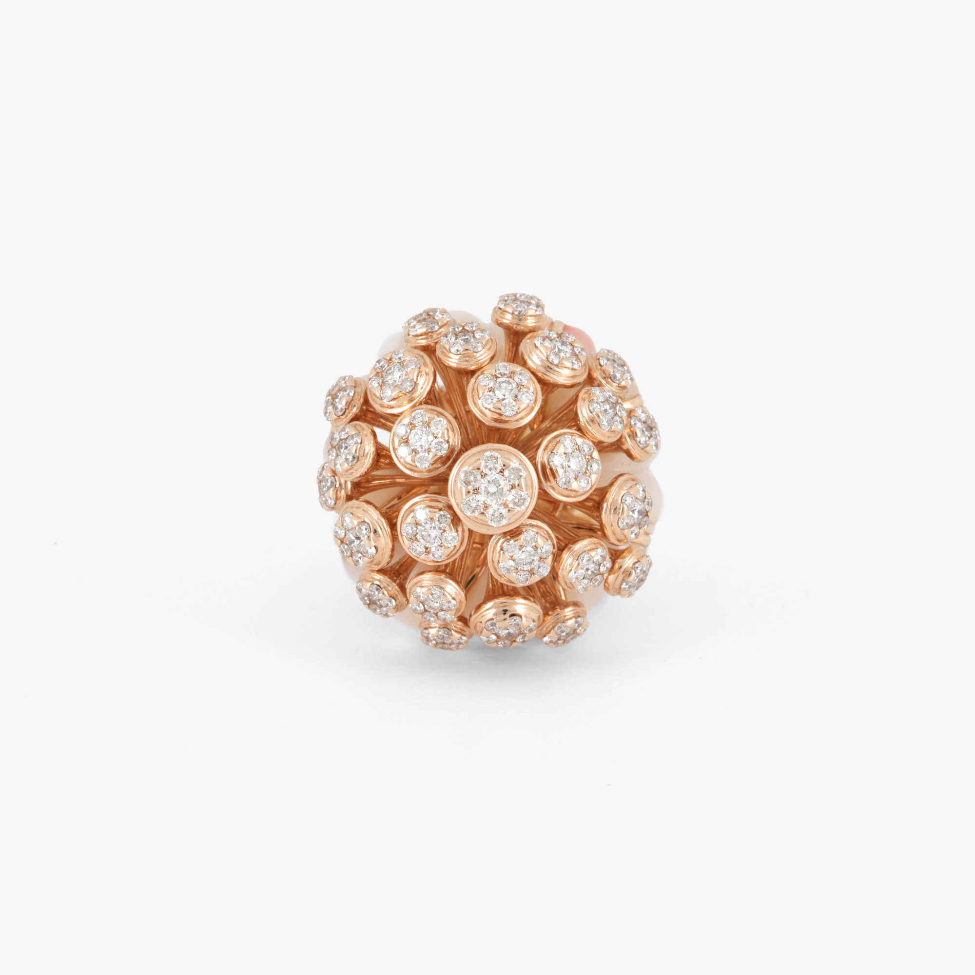 Pink gold ring, decorated with diamonds and mother of pearl