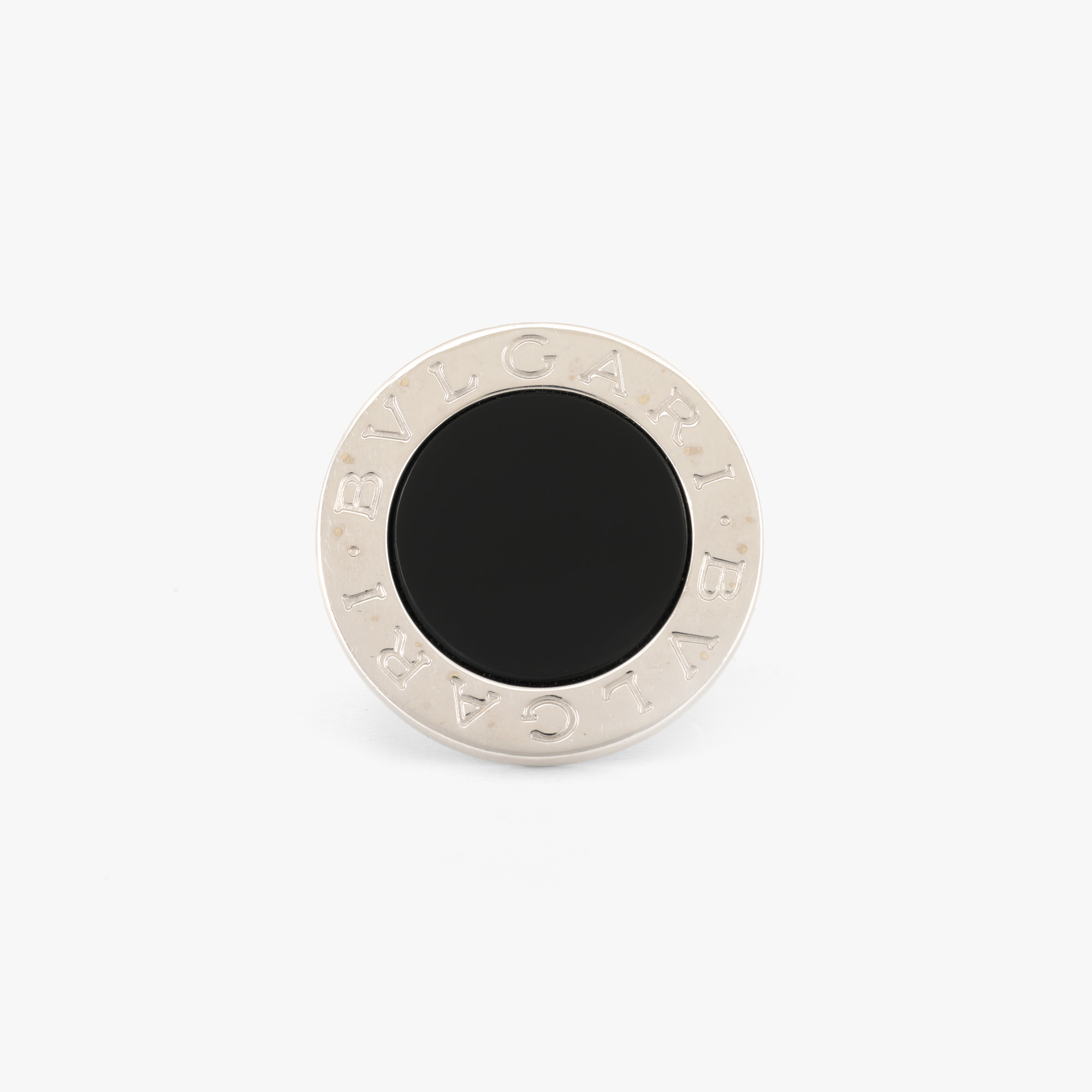 Bvlgari ring in white gold, decorated with onyx