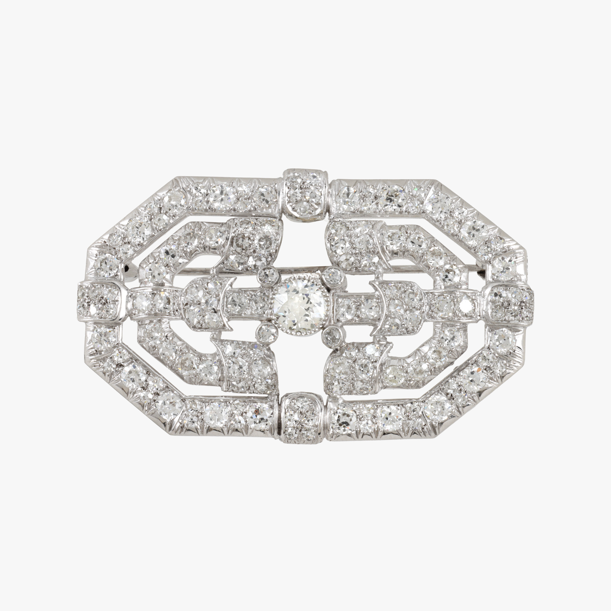 Broșă în manieră Art Deco, din aur alb și platină, decorată cu diamante, cca. 6,0 ct.