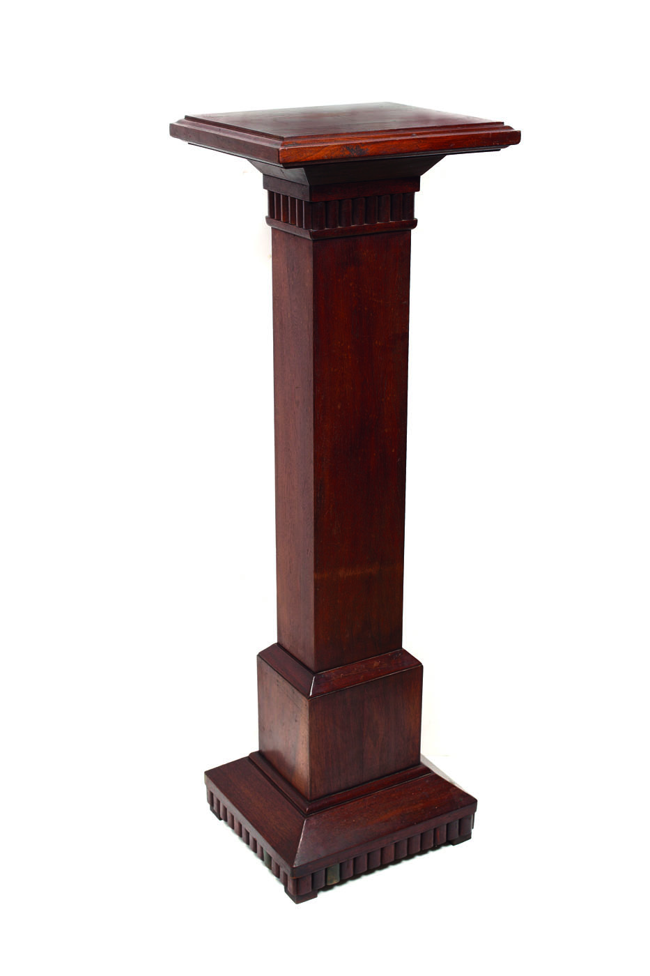 Piedestal cu elemente decorative de inspiraţie Art Deco