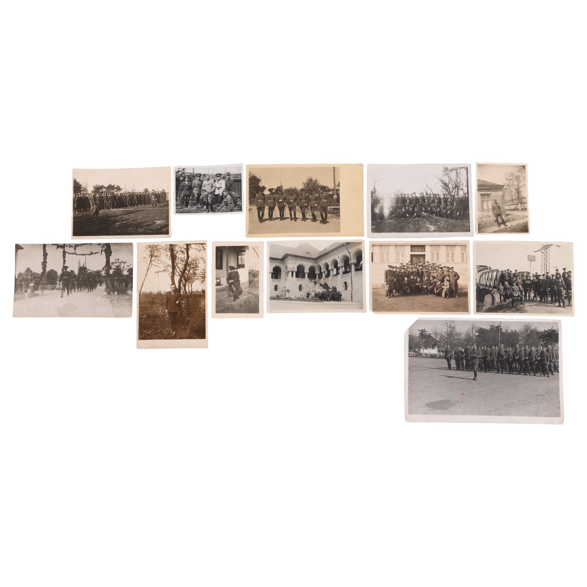 Lot format din 12 fotografii ilustrând ofițeri și soldați din Regimentul 2 Căi Ferate, atelier fotografic Thoma, București, perioada interbelică, provin din arhiva personală a artistului