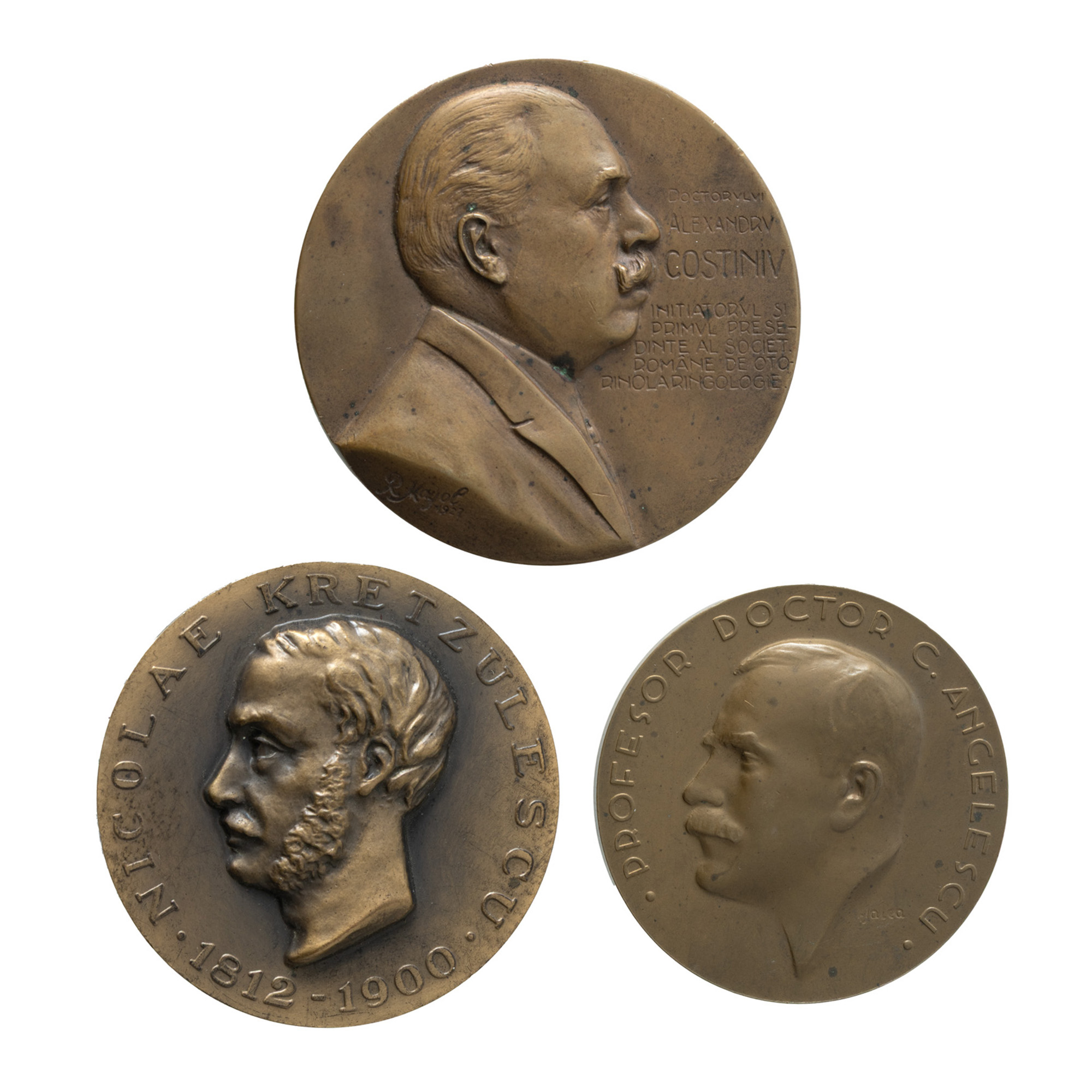 Lot format din medalie ”Profesor Dr. C. Angelescu”, gravor Ion Jalea, 1934, medalie ”Nicolae Kretzulescu 1812-1900”, cca. 1943 și medalie ”Dr. Alexandru Costiniu”, gravor Richard Meinl Mayol și Carniol fiul, 1927