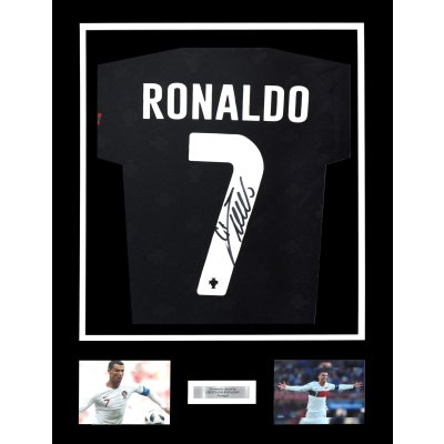 Framed T-shirt of the Portuguese national team, with Cristiano Ronaldo's autograph