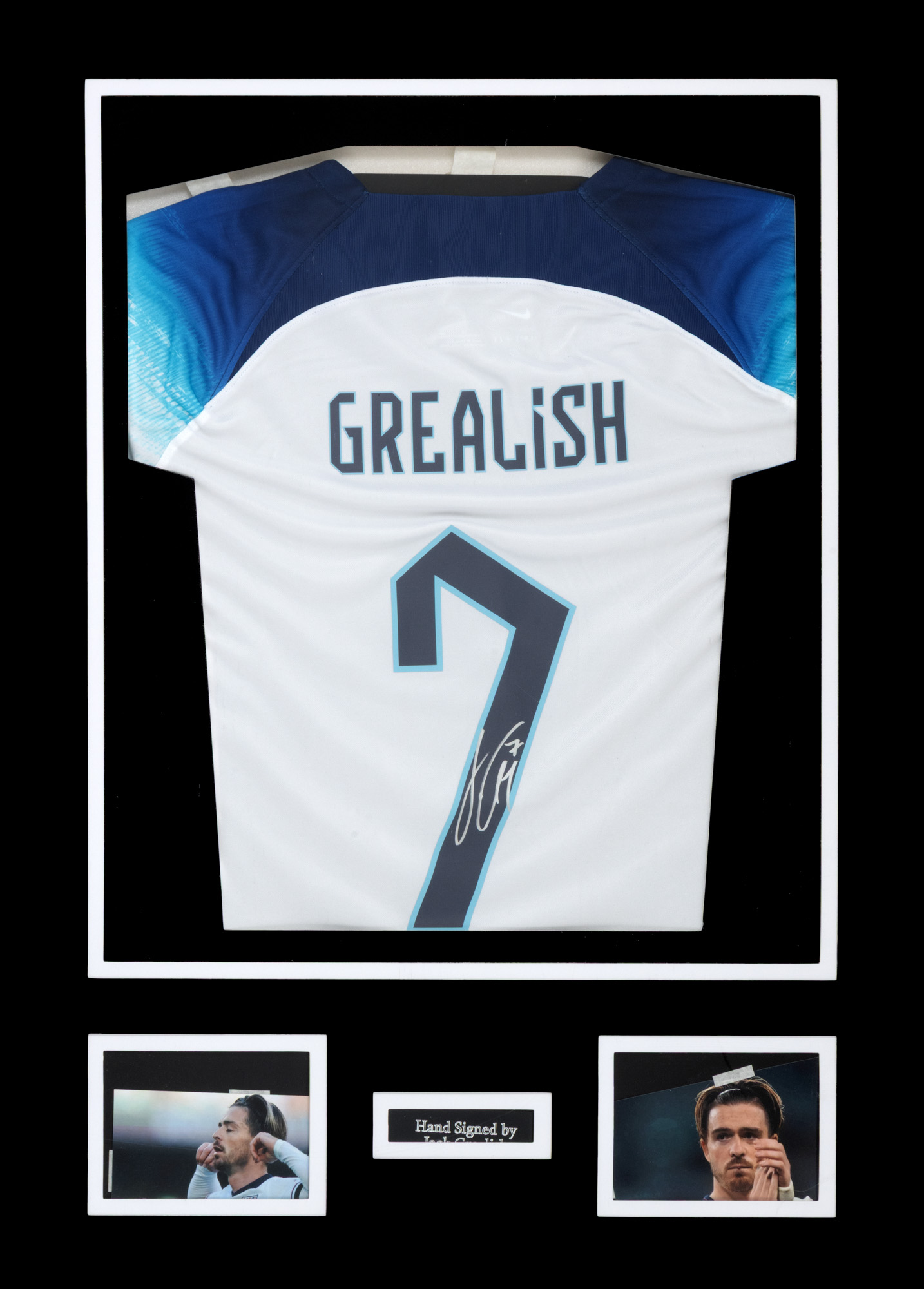 Tricou al echipei Angliei, cu semnătura olografă a lui Jack Grealish, înrămat