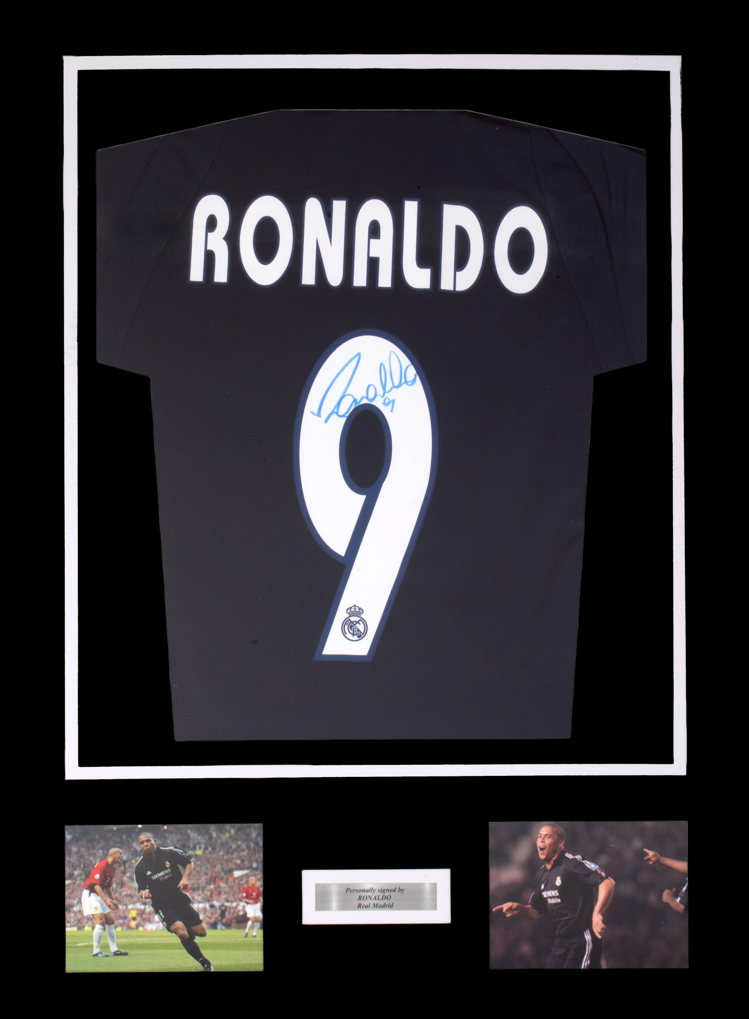 Tricou Real Madrid, cu semnătura olografă a lui Ronaldo Nazario, înrămat