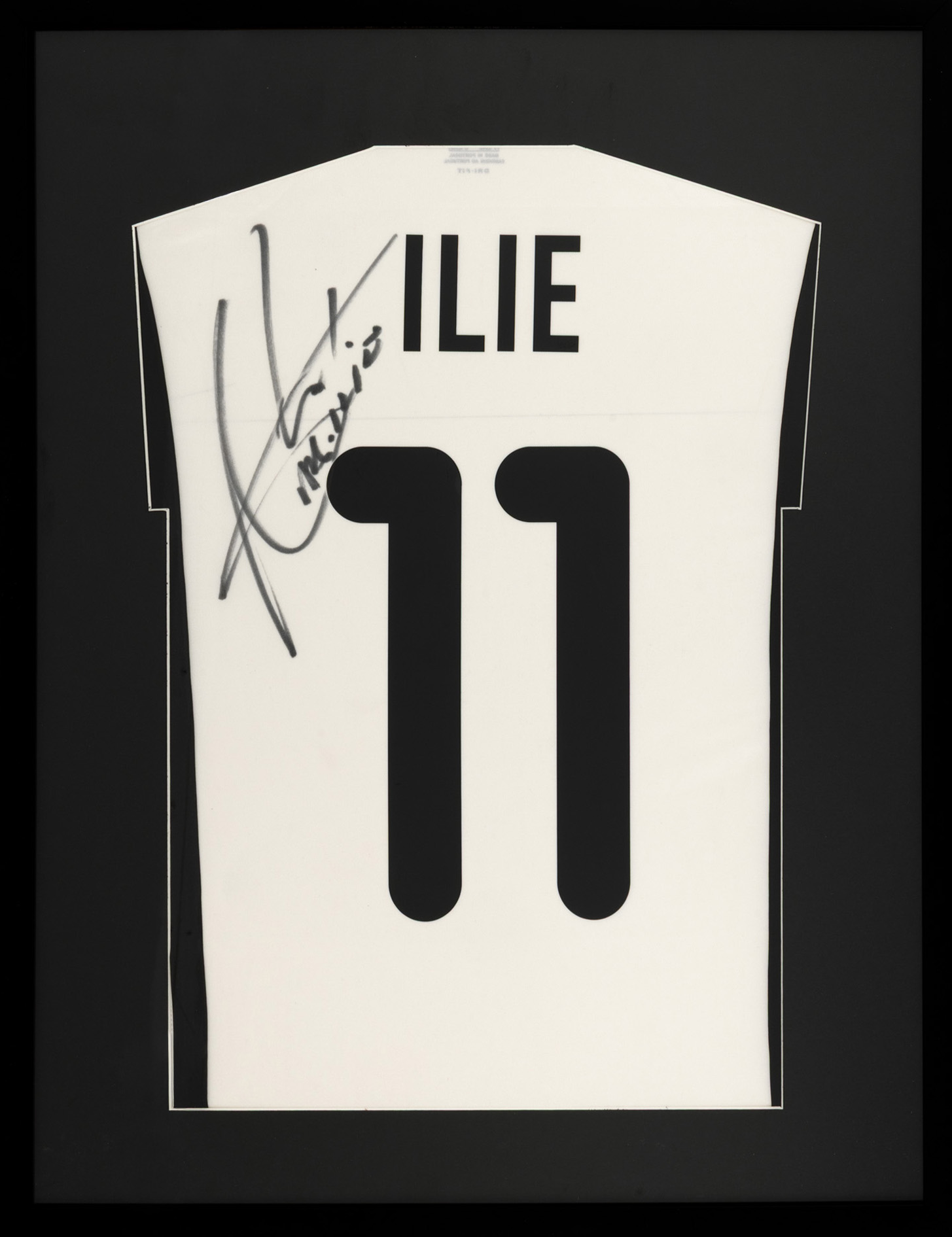 Tricou al echipei F.C. Valencia, cu semnătura olografă a lui Adrian Ilie, înrămat