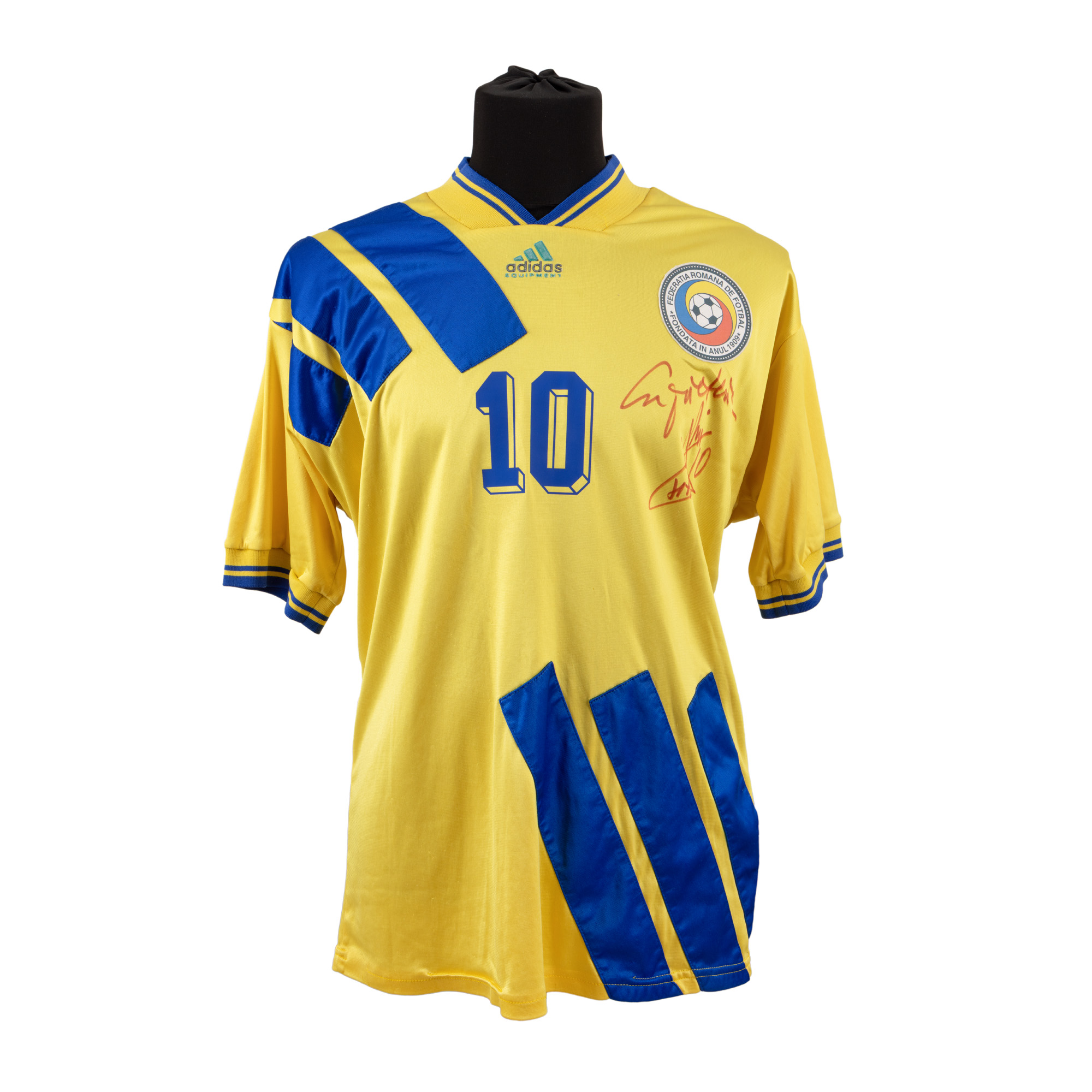 Tricou al echipei naționale a României, cu semnătura olografă a lui Gheorghe Hagi
