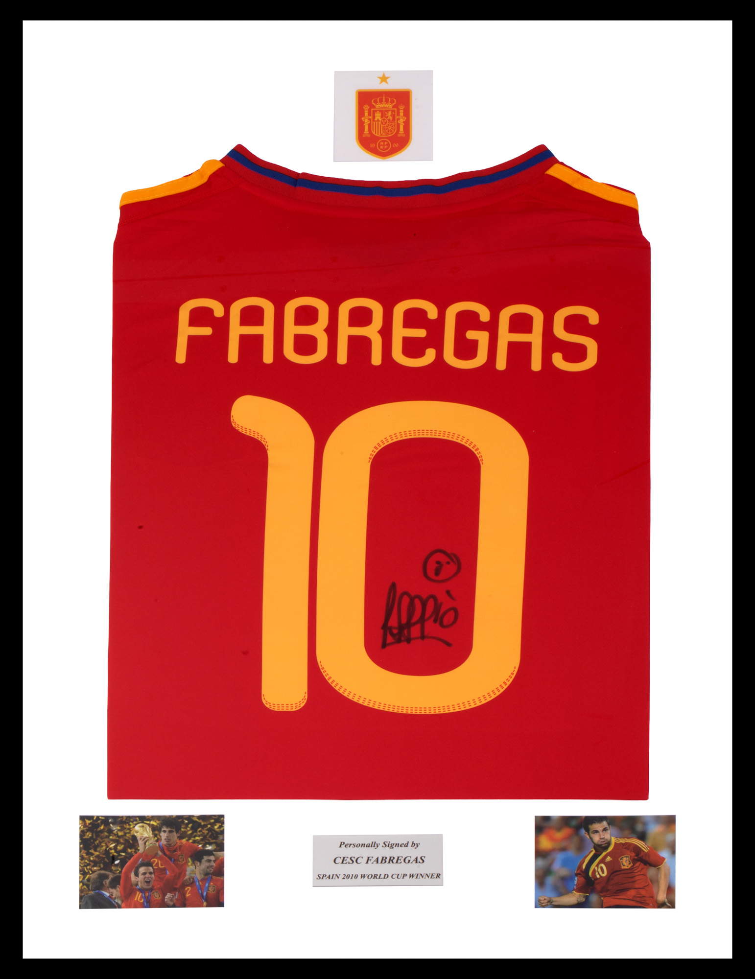 Tricou al echipei naționale a Spaniei, cu semnătura olografă a lui Cesc Fàbregas, înrămat