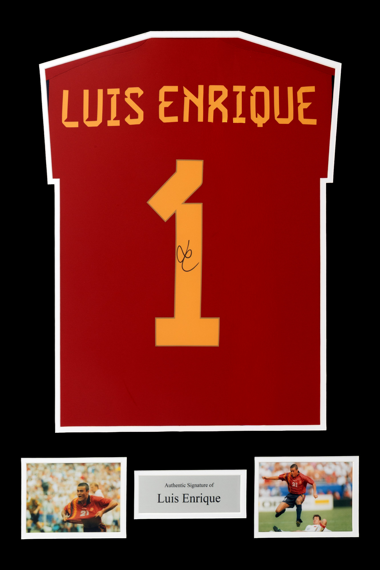Tricou al echipei naționale a Spaniei, cu semnătura olografă a lui Luis Enrique, înrămat