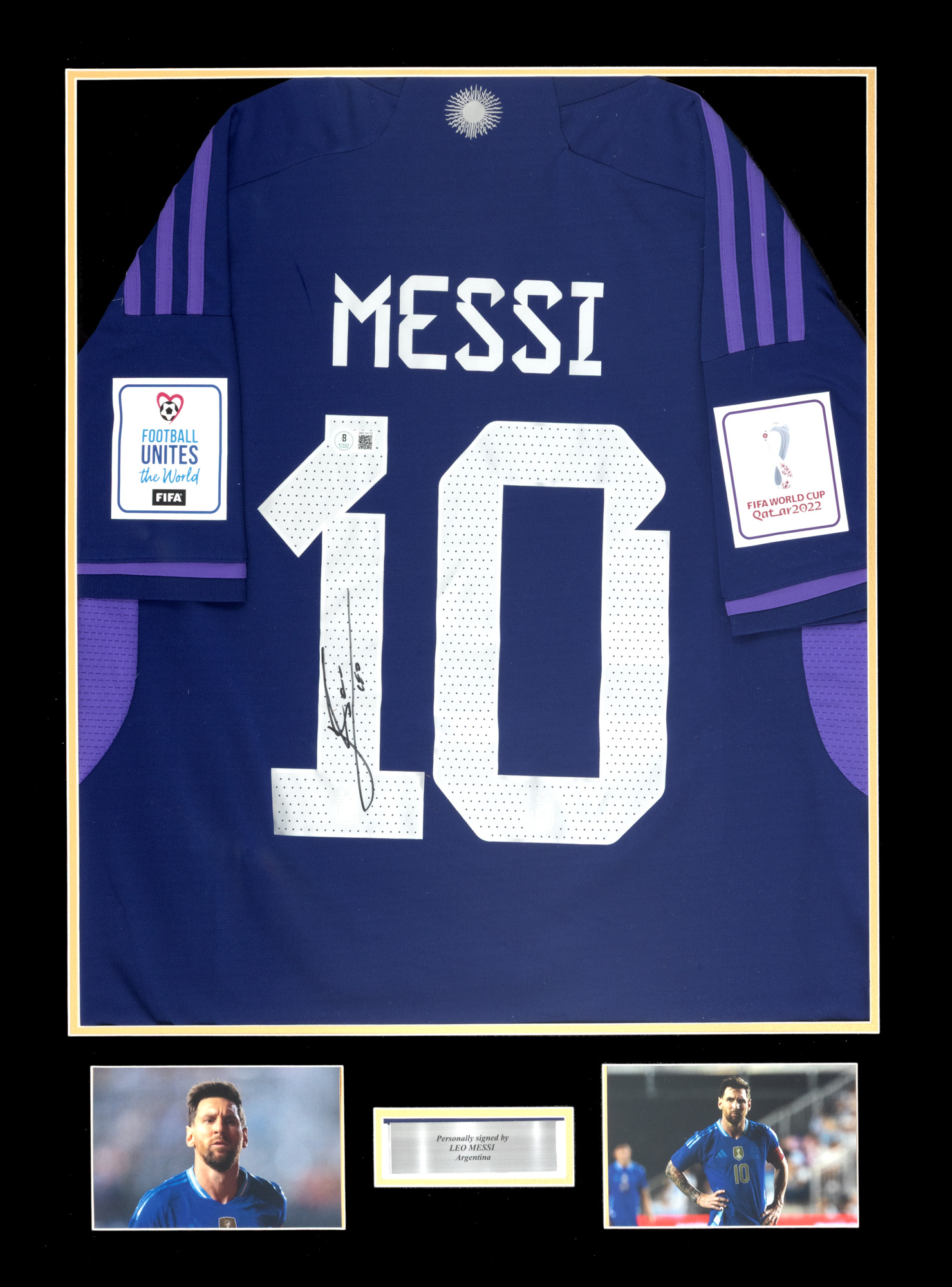 Tricou al echipei naționale a Argentinei, cu semnătura olografă a lui Lionel Messi, înrămat