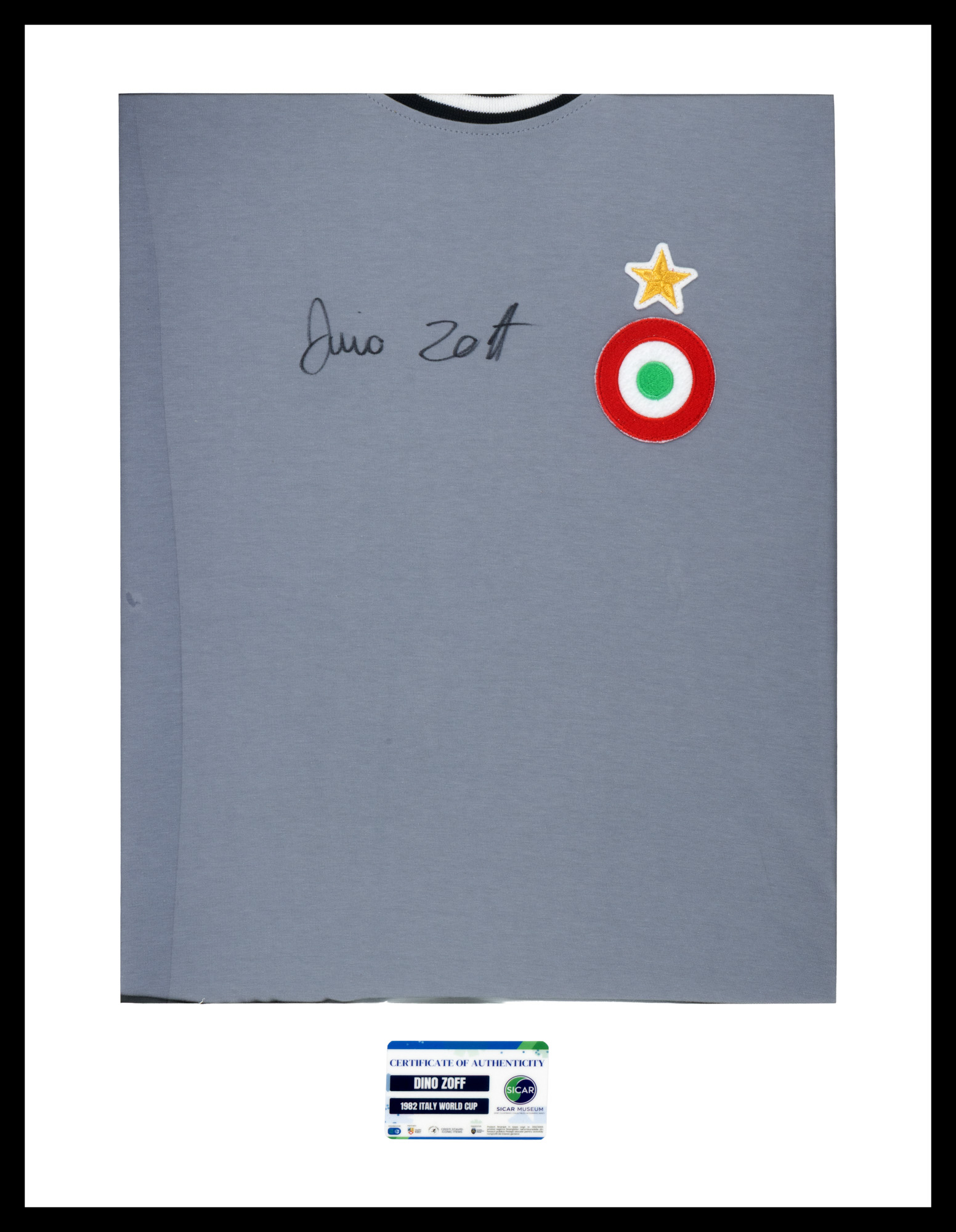 Tricou de portar, cu semnătura olografă a lui Dino Zoff, înrămat
