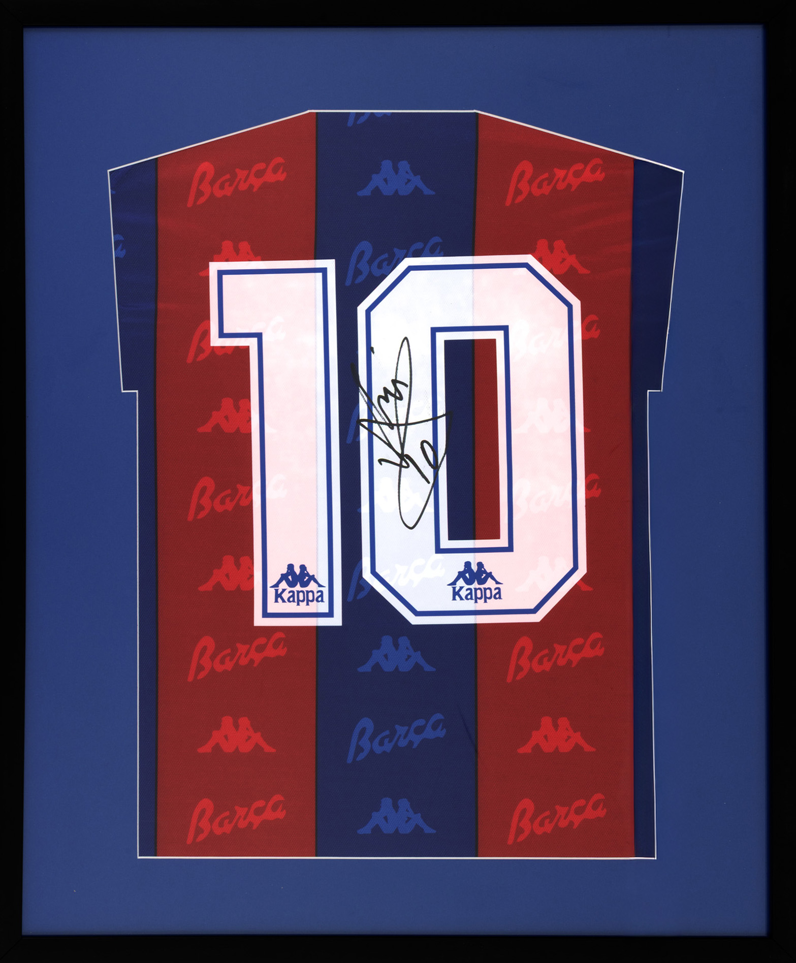 Tricou F.C. Barcelona, cu semnătura olografă a lui Gheorghe Hagi, înrămat