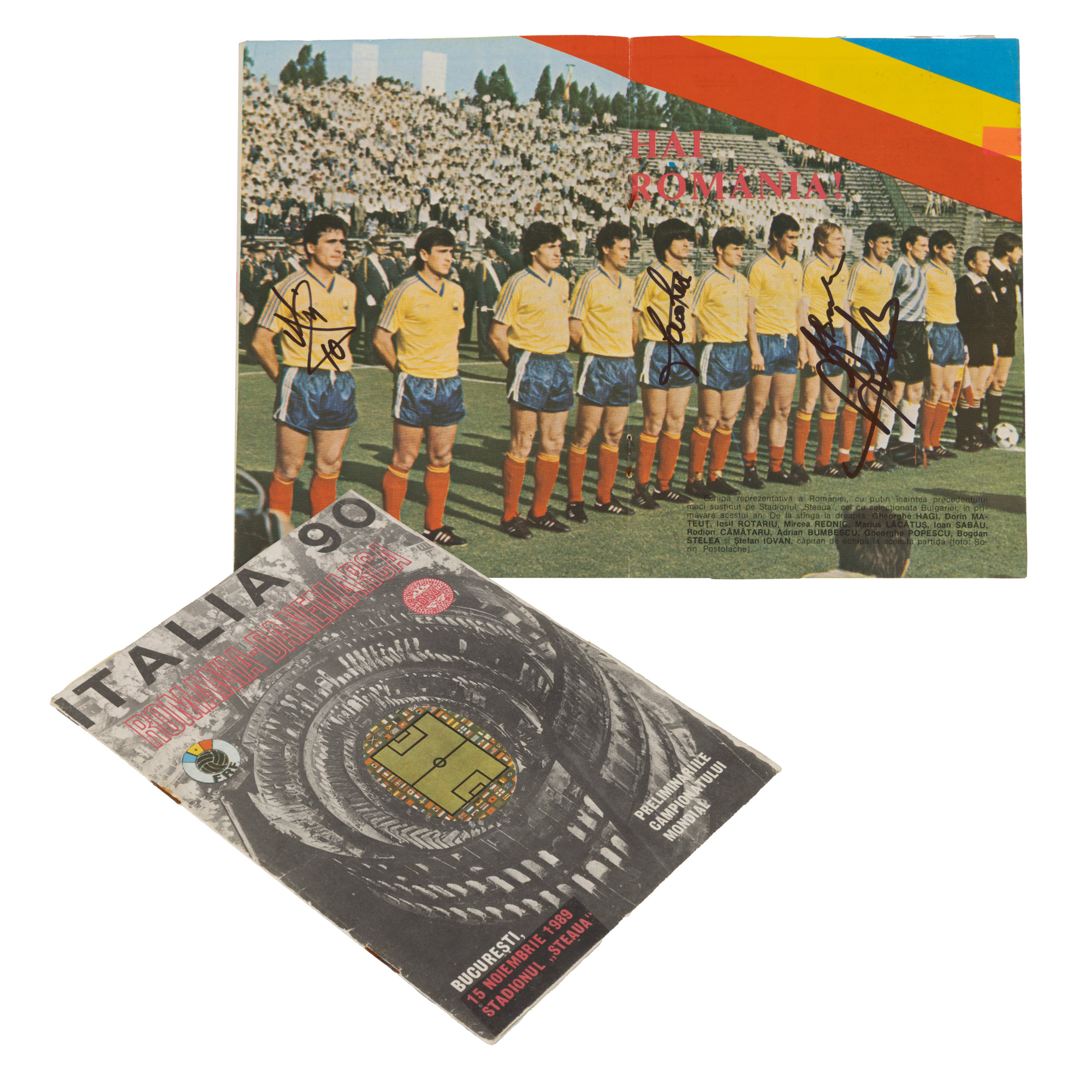 Program oficial al preliminariilor Campionatului Mondial din 1990, meci România-Danemarca, disputat la București, 15 noiembrie 1989, stadionul "Steaua", cu semnăturile olografe ale lui Gheorghe Hagi, Gheorghe Popescu, Marius Lăcătuș, Adrian Bumbescu și Ștefan Iovan
