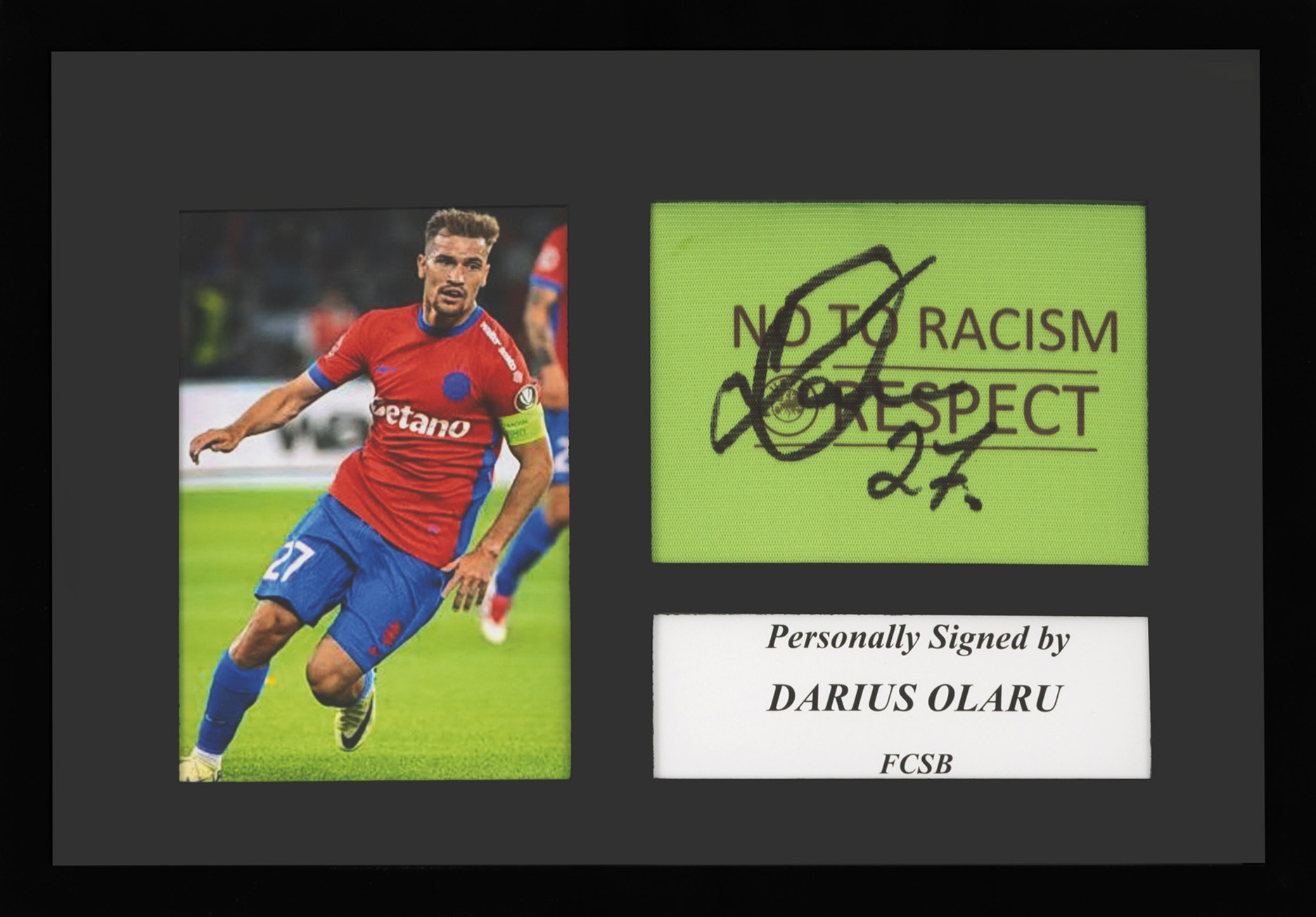 Banderolă de căpitan, F.C.S.B., cu semnătura olografă a lui Darius Olaru, înrămată
